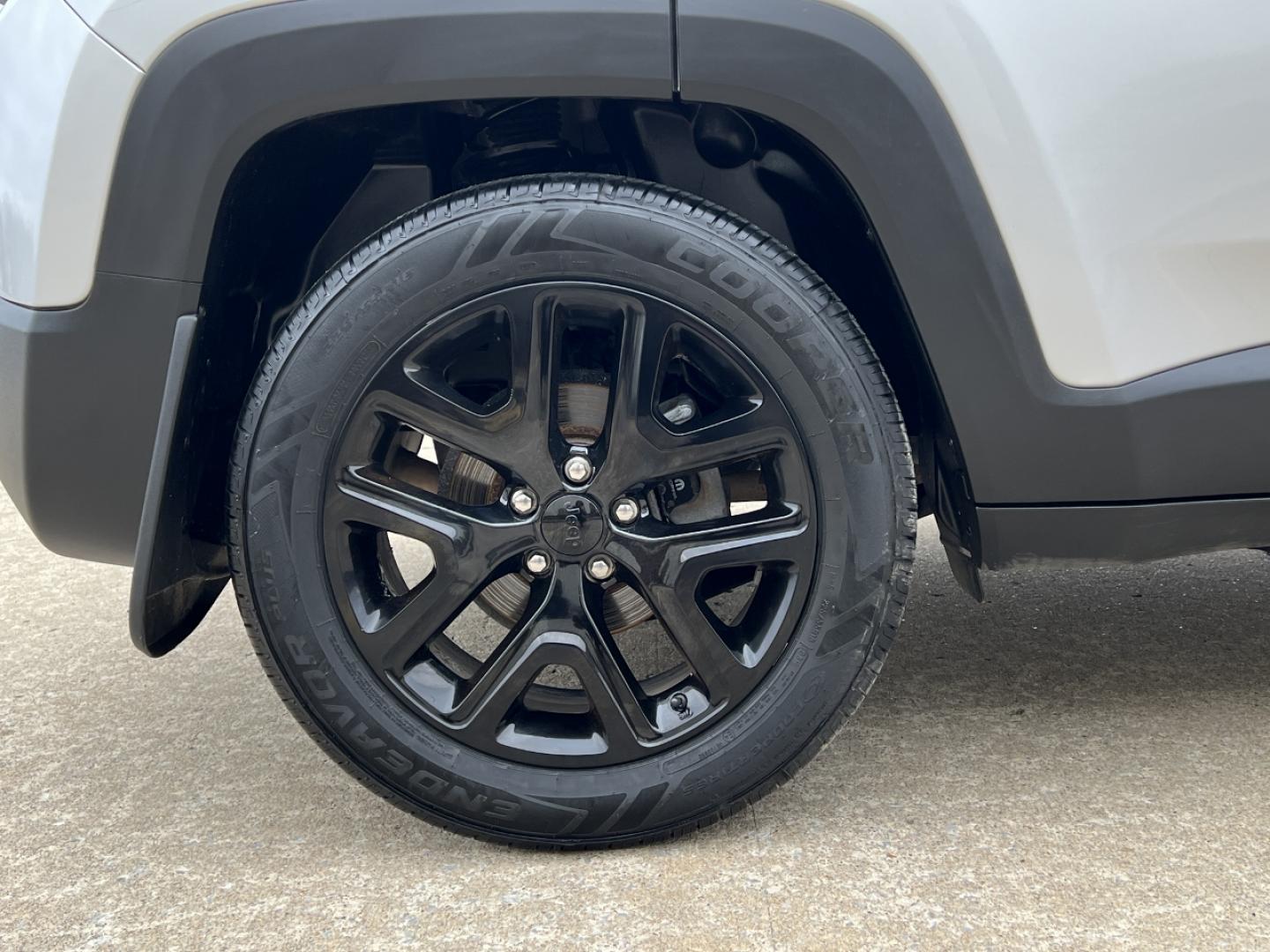 2019 SILVER /Black Cloth JEEP RENEGADE LATITUDE (ZACNJABB5KP) with an 2.4L 4 Cyl. engine, Automatic transmission, located at 2990 Old Orchard Rd., Jackson, MO, 63755, 37.354214, -89.612106 - 2019 Jeep Renegade Latitude 75xxx miles Front Wheel Drive 2.4L 4 Cyl. Automatic Backup Camera Bluetooth Cruise Power Windows/Locks/Mirrors We have financing available and we accept trades! Fill out a credit application on our website or come by today! If you have any questions, give us a c - Photo#32