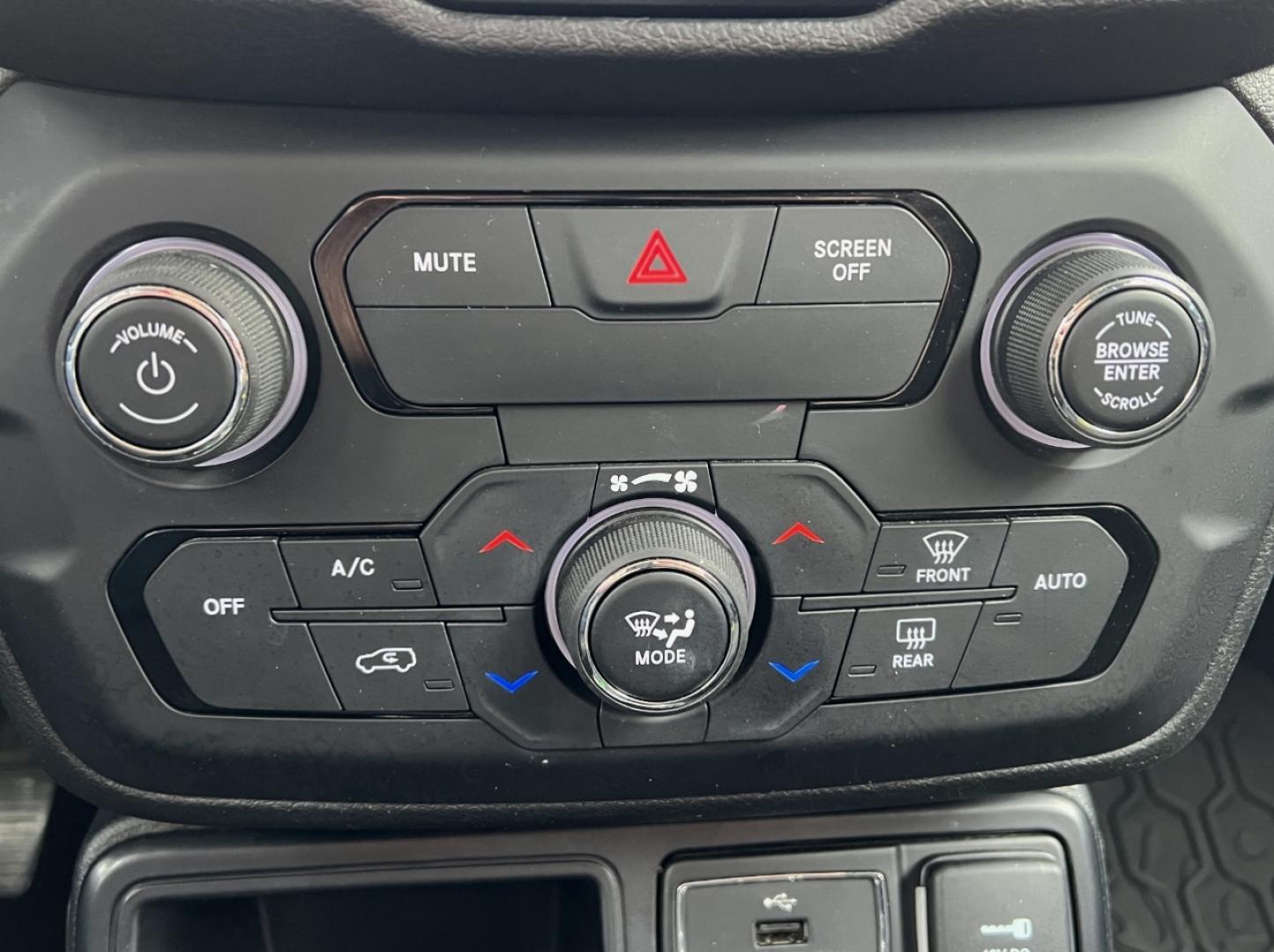 2019 SILVER /Black Cloth JEEP RENEGADE LATITUDE (ZACNJABB5KP) with an 2.4L 4 Cyl. engine, Automatic transmission, located at 2990 Old Orchard Rd., Jackson, MO, 63755, 37.354214, -89.612106 - 2019 Jeep Renegade Latitude 75xxx miles Front Wheel Drive 2.4L 4 Cyl. Automatic Backup Camera Bluetooth Cruise Power Windows/Locks/Mirrors We have financing available and we accept trades! Fill out a credit application on our website or come by today! If you have any questions, give us a c - Photo#24