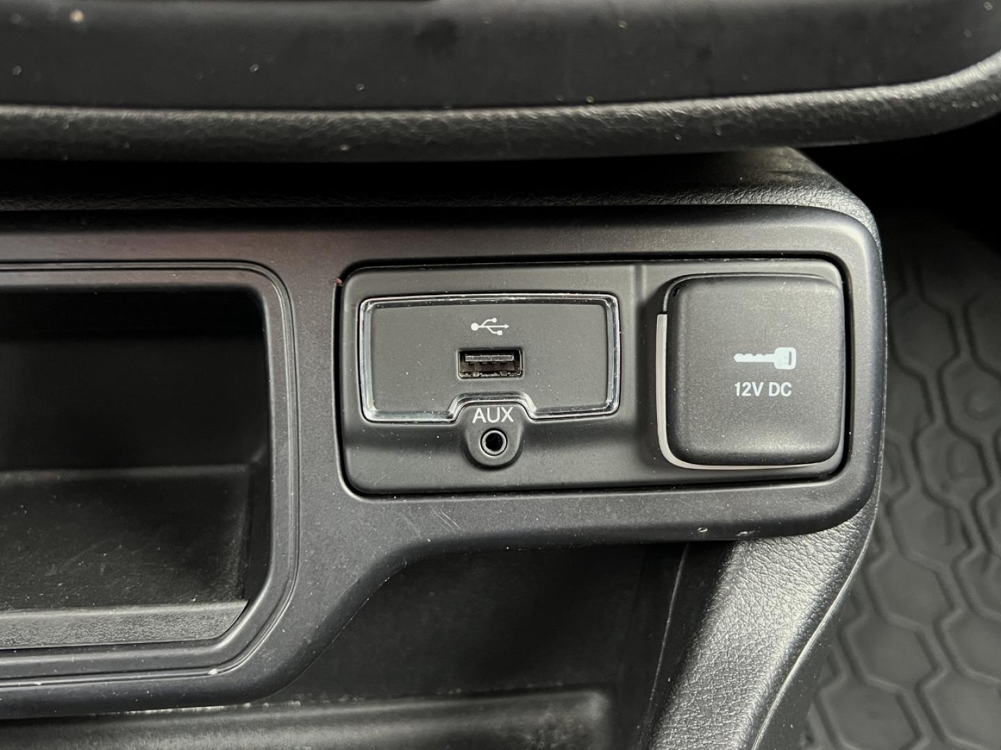 2019 SILVER /Black Cloth JEEP RENEGADE LATITUDE (ZACNJABB5KP) with an 2.4L 4 Cyl. engine, Automatic transmission, located at 2990 Old Orchard Rd., Jackson, MO, 63755, 37.354214, -89.612106 - 2019 Jeep Renegade Latitude 75xxx miles Front Wheel Drive 2.4L 4 Cyl. Automatic Backup Camera Bluetooth Cruise Power Windows/Locks/Mirrors We have financing available and we accept trades! Fill out a credit application on our website or come by today! If you have any questions, give us a c - Photo#25