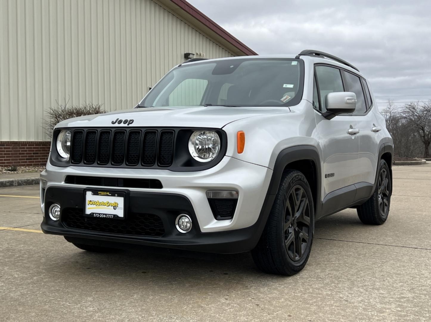 2019 SILVER /Black Cloth JEEP RENEGADE LATITUDE (ZACNJABB5KP) with an 2.4L 4 Cyl. engine, Automatic transmission, located at 2990 Old Orchard Rd., Jackson, MO, 63755, 37.354214, -89.612106 - 2019 Jeep Renegade Latitude 76xxx miles Front Wheel Drive 2.4L 4 Cyl. Automatic Backup Camera Bluetooth Cruise Power Windows/Locks/Mirrors We have financing available and we accept trades! Fill out a credit application on our website or come by today! If you have any questions, give us a c - Photo#3