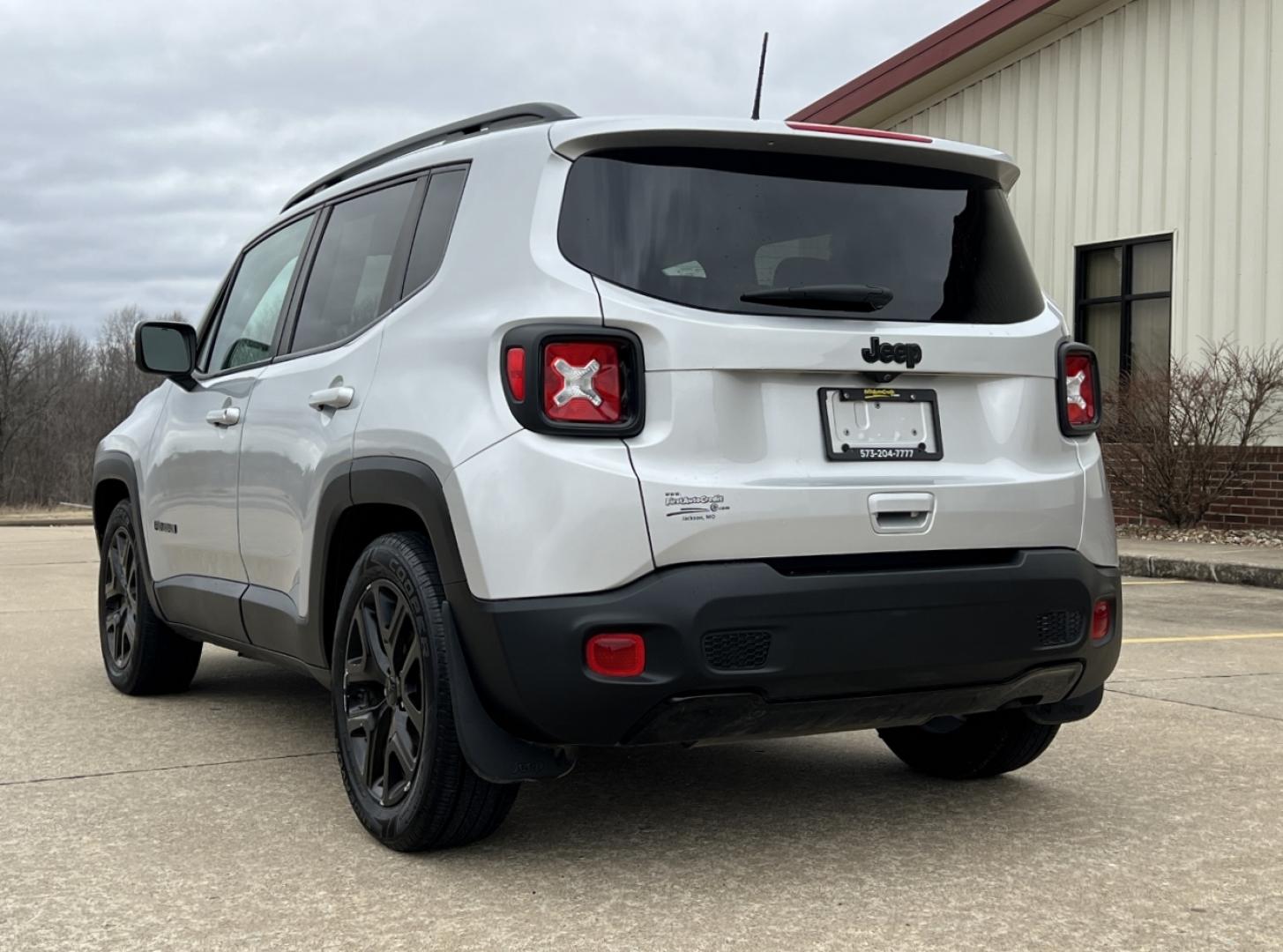 2019 SILVER /Black Cloth JEEP RENEGADE LATITUDE (ZACNJABB5KP) with an 2.4L 4 Cyl. engine, Automatic transmission, located at 2990 Old Orchard Rd., Jackson, MO, 63755, 37.354214, -89.612106 - 2019 Jeep Renegade Latitude 76xxx miles Front Wheel Drive 2.4L 4 Cyl. Automatic Backup Camera Bluetooth Cruise Power Windows/Locks/Mirrors We have financing available and we accept trades! Fill out a credit application on our website or come by today! If you have any questions, give us a c - Photo#7