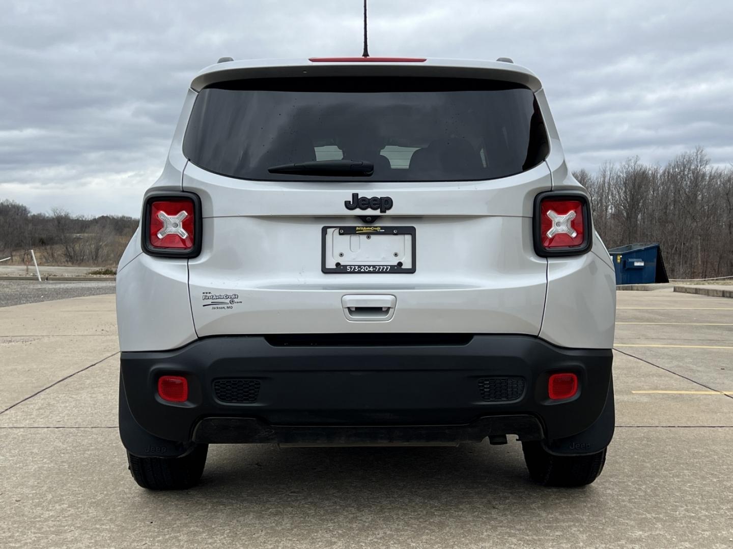 2019 SILVER /Black Cloth JEEP RENEGADE LATITUDE (ZACNJABB5KP) with an 2.4L 4 Cyl. engine, Automatic transmission, located at 2990 Old Orchard Rd., Jackson, MO, 63755, 37.354214, -89.612106 - 2019 Jeep Renegade Latitude 76xxx miles Front Wheel Drive 2.4L 4 Cyl. Automatic Backup Camera Bluetooth Cruise Power Windows/Locks/Mirrors We have financing available and we accept trades! Fill out a credit application on our website or come by today! If you have any questions, give us a c - Photo#8