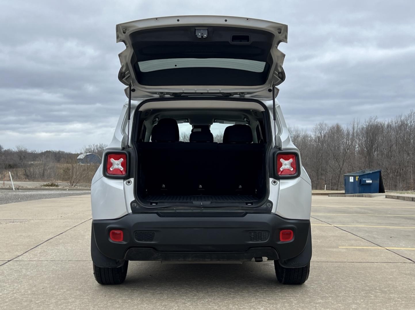2019 SILVER /Black Cloth JEEP RENEGADE LATITUDE (ZACNJABB5KP) with an 2.4L 4 Cyl. engine, Automatic transmission, located at 2990 Old Orchard Rd., Jackson, MO, 63755, 37.354214, -89.612106 - 2019 Jeep Renegade Latitude 76xxx miles Front Wheel Drive 2.4L 4 Cyl. Automatic Backup Camera Bluetooth Cruise Power Windows/Locks/Mirrors We have financing available and we accept trades! Fill out a credit application on our website or come by today! If you have any questions, give us a c - Photo#17