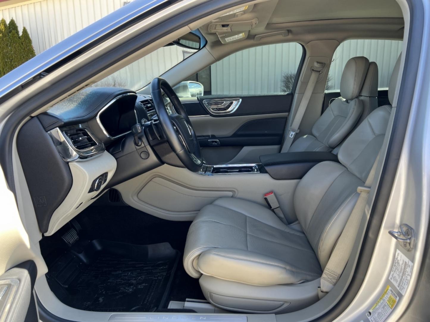 2018 SILVER /Tan Leather Lincoln Continental Reserve AWD (1LN6L9NC3J5) with an 3.0L V6 engine, Automatic transmission, located at 2990 Old Orchard Rd., Jackson, MO, 63755, 37.354214, -89.612106 - 2018 Lincoln Continental Reserve 100xxx miles All Wheel Drive 3.0L V6 Automatic Leather Navigation Power/Heated/Cooled Seats Heated Rear Seats Heating Steering Wheel Backup Camera Sunroof Bluetooth Remote Start Cruise Power Windows/Locks/Mirrors We have financing available and we acc - Photo#17