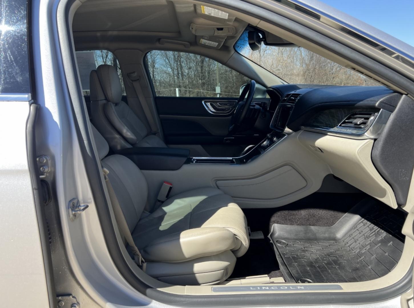 2018 SILVER /Tan Leather Lincoln Continental Reserve AWD (1LN6L9NC3J5) with an 3.0L V6 engine, Automatic transmission, located at 2990 Old Orchard Rd., Jackson, MO, 63755, 37.354214, -89.612106 - 2018 Lincoln Continental Reserve 100xxx miles All Wheel Drive 3.0L V6 Automatic Leather Navigation Power/Heated/Cooled Seats Heated Rear Seats Heating Steering Wheel Backup Camera Sunroof Bluetooth Remote Start Cruise Power Windows/Locks/Mirrors We have financing available and we acc - Photo#19
