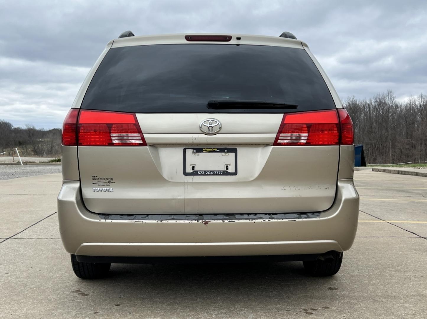 2004 GOLD /Tan Cloth TOYOTA SIENNA XLE (5TDZA22C94S) with an 3.3L V6 engine, Automatic transmission, located at 506 S. Kingshighway, Cape Girardeau, MO, 63703, 37.294994, -89.556206 - 2004 Toyota Sienna XLE 176xxx miles Front Wheel Drive 3.3L V6 Automatic 3rd Row Power Driver Seat Sunroof Cruise Power Windows/Locks/Mirrors We have financing available and we accept trades! Fill out a credit application on our website or come by today! If you have any questions, give us - Photo#9