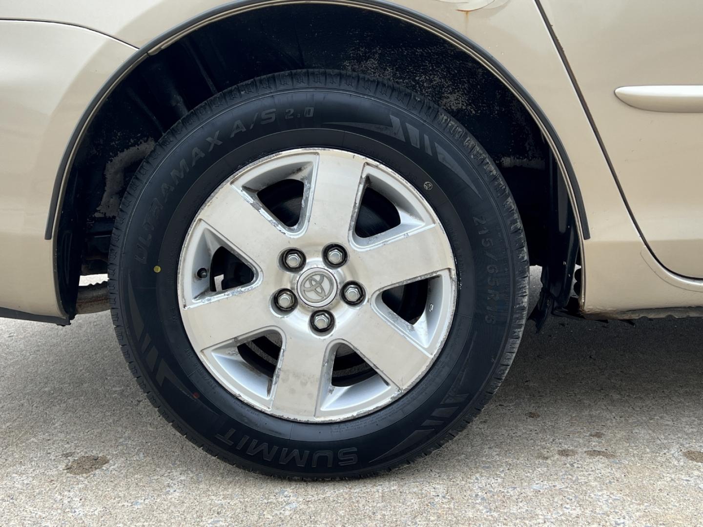 2004 GOLD /Tan Cloth TOYOTA SIENNA XLE (5TDZA22C94S) with an 3.3L V6 engine, Automatic transmission, located at 506 S. Kingshighway, Cape Girardeau, MO, 63703, 37.294994, -89.556206 - 2004 Toyota Sienna XLE 176xxx miles Front Wheel Drive 3.3L V6 Automatic 3rd Row Power Driver Seat Sunroof Cruise Power Windows/Locks/Mirrors We have financing available and we accept trades! Fill out a credit application on our website or come by today! If you have any questions, give us - Photo#38