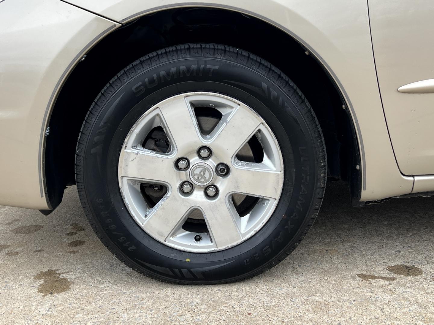 2004 GOLD /Tan Cloth TOYOTA SIENNA XLE (5TDZA22C94S) with an 3.3L V6 engine, Automatic transmission, located at 506 S. Kingshighway, Cape Girardeau, MO, 63703, 37.294994, -89.556206 - 2004 Toyota Sienna XLE 176xxx miles Front Wheel Drive 3.3L V6 Automatic 3rd Row Power Driver Seat Sunroof Cruise Power Windows/Locks/Mirrors We have financing available and we accept trades! Fill out a credit application on our website or come by today! If you have any questions, give us - Photo#35