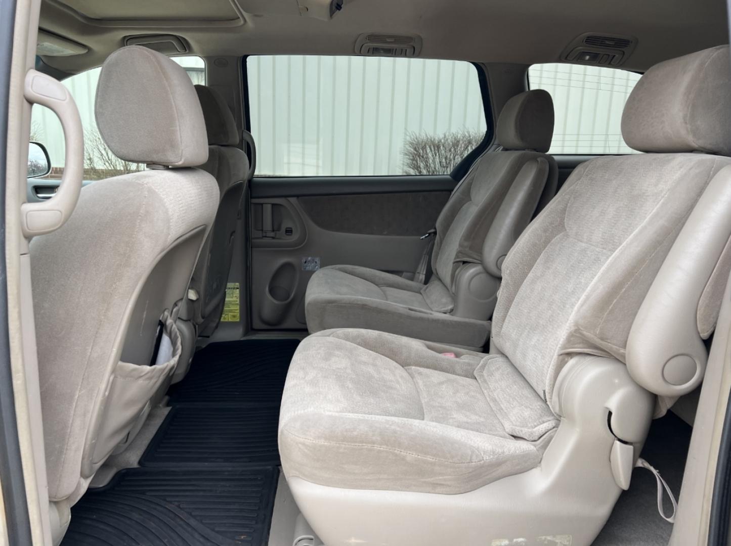 2004 GOLD /Tan Cloth TOYOTA SIENNA XLE (5TDZA22C94S) with an 3.3L V6 engine, Automatic transmission, located at 506 S. Kingshighway, Cape Girardeau, MO, 63703, 37.294994, -89.556206 - 2004 Toyota Sienna XLE 176xxx miles Front Wheel Drive 3.3L V6 Automatic 3rd Row Power Driver Seat Sunroof Cruise Power Windows/Locks/Mirrors We have financing available and we accept trades! Fill out a credit application on our website or come by today! If you have any questions, give us - Photo#15