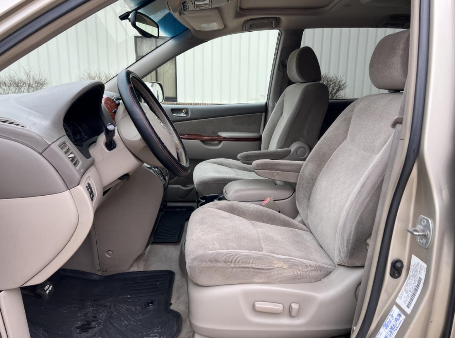 2004 GOLD /Tan Cloth TOYOTA SIENNA XLE (5TDZA22C94S) with an 3.3L V6 engine, Automatic transmission, located at 506 S. Kingshighway, Cape Girardeau, MO, 63703, 37.294994, -89.556206 - 2004 Toyota Sienna XLE 176xxx miles Front Wheel Drive 3.3L V6 Automatic 3rd Row Power Driver Seat Sunroof Cruise Power Windows/Locks/Mirrors We have financing available and we accept trades! Fill out a credit application on our website or come by today! If you have any questions, give us - Photo#12