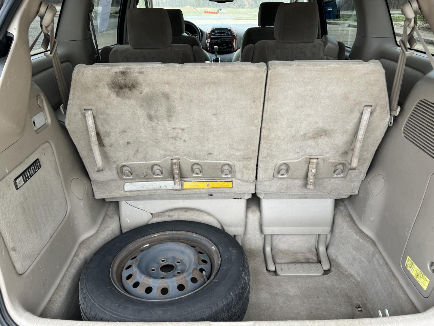 2004 GOLD /Tan Cloth TOYOTA SIENNA XLE (5TDZA22C94S) with an 3.3L V6 engine, Automatic transmission, located at 506 S. Kingshighway, Cape Girardeau, MO, 63703, 37.294994, -89.556206 - 2004 Toyota Sienna XLE 176xxx miles Front Wheel Drive 3.3L V6 Automatic 3rd Row Power Driver Seat Sunroof Cruise Power Windows/Locks/Mirrors We have financing available and we accept trades! Fill out a credit application on our website or come by today! If you have any questions, give us - Photo#19