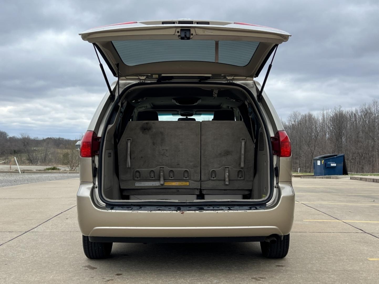 2004 GOLD /Tan Cloth TOYOTA SIENNA XLE (5TDZA22C94S) with an 3.3L V6 engine, Automatic transmission, located at 506 S. Kingshighway, Cape Girardeau, MO, 63703, 37.294994, -89.556206 - 2004 Toyota Sienna XLE 176xxx miles Front Wheel Drive 3.3L V6 Automatic 3rd Row Power Driver Seat Sunroof Cruise Power Windows/Locks/Mirrors We have financing available and we accept trades! Fill out a credit application on our website or come by today! If you have any questions, give us - Photo#18