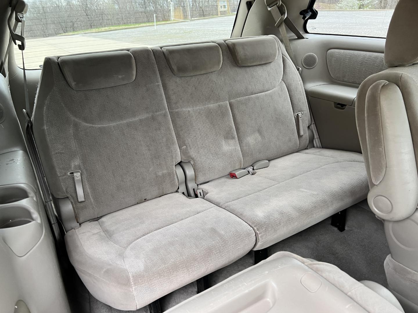 2004 GOLD /Tan Cloth TOYOTA SIENNA XLE (5TDZA22C94S) with an 3.3L V6 engine, Automatic transmission, located at 506 S. Kingshighway, Cape Girardeau, MO, 63703, 37.294994, -89.556206 - 2004 Toyota Sienna XLE 176xxx miles Front Wheel Drive 3.3L V6 Automatic 3rd Row Power Driver Seat Sunroof Cruise Power Windows/Locks/Mirrors We have financing available and we accept trades! Fill out a credit application on our website or come by today! If you have any questions, give us - Photo#17