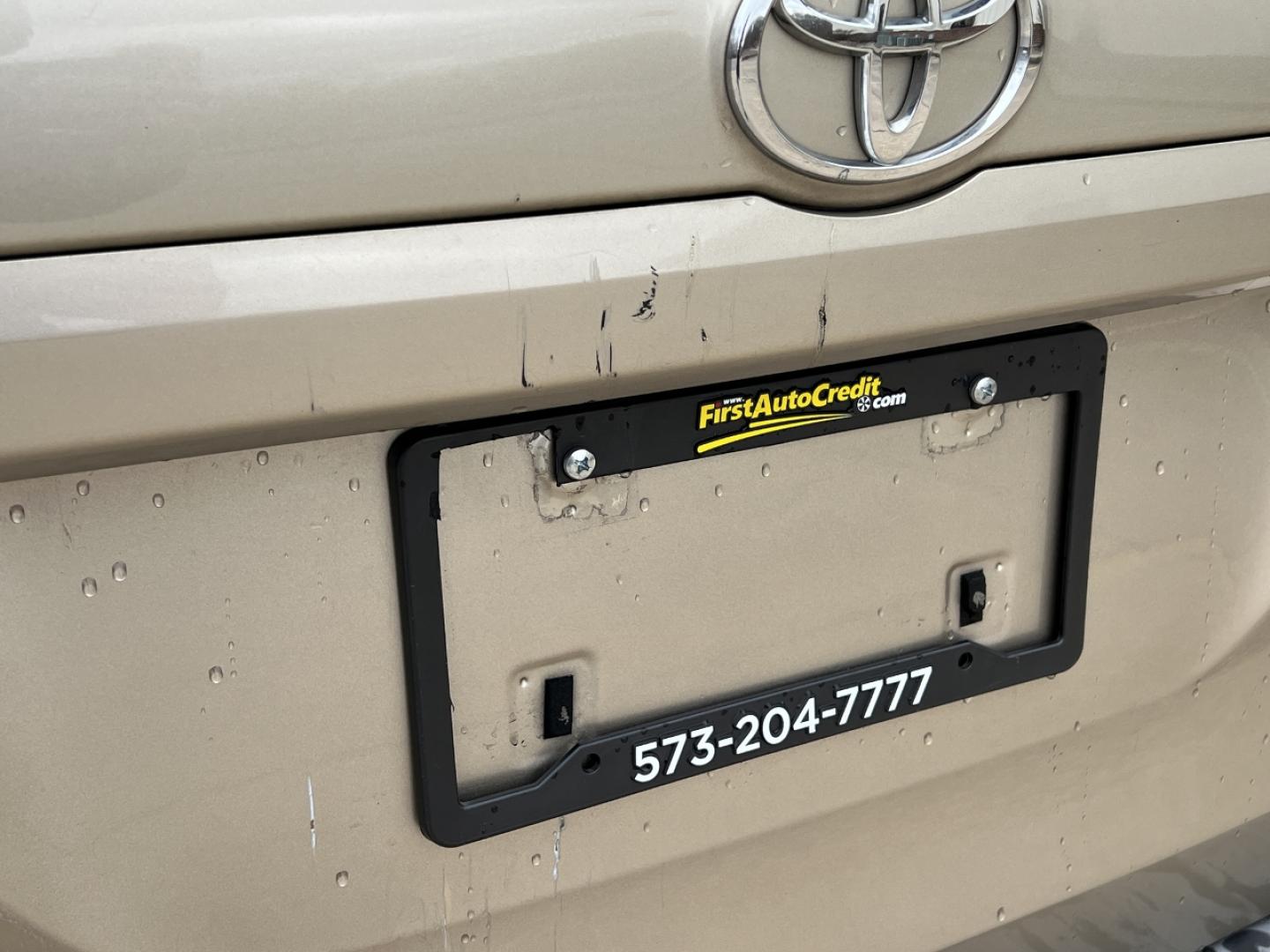 2004 GOLD /Tan Cloth TOYOTA SIENNA XLE (5TDZA22C94S) with an 3.3L V6 engine, Automatic transmission, located at 506 S. Kingshighway, Cape Girardeau, MO, 63703, 37.294994, -89.556206 - 2004 Toyota Sienna XLE 176xxx miles Front Wheel Drive 3.3L V6 Automatic 3rd Row Power Driver Seat Sunroof Cruise Power Windows/Locks/Mirrors We have financing available and we accept trades! Fill out a credit application on our website or come by today! If you have any questions, give us - Photo#47
