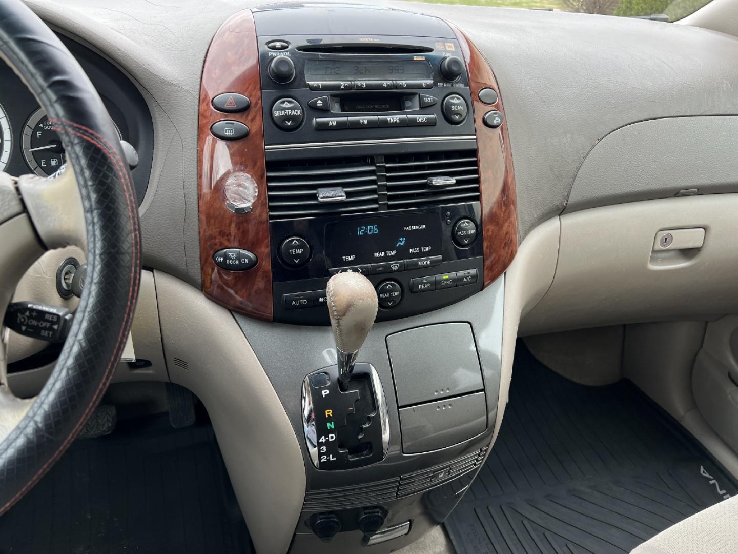 2004 GOLD /Tan Cloth TOYOTA SIENNA XLE (5TDZA22C94S) with an 3.3L V6 engine, Automatic transmission, located at 506 S. Kingshighway, Cape Girardeau, MO, 63703, 37.294994, -89.556206 - 2004 Toyota Sienna XLE 176xxx miles Front Wheel Drive 3.3L V6 Automatic 3rd Row Power Driver Seat Sunroof Cruise Power Windows/Locks/Mirrors We have financing available and we accept trades! Fill out a credit application on our website or come by today! If you have any questions, give us - Photo#23
