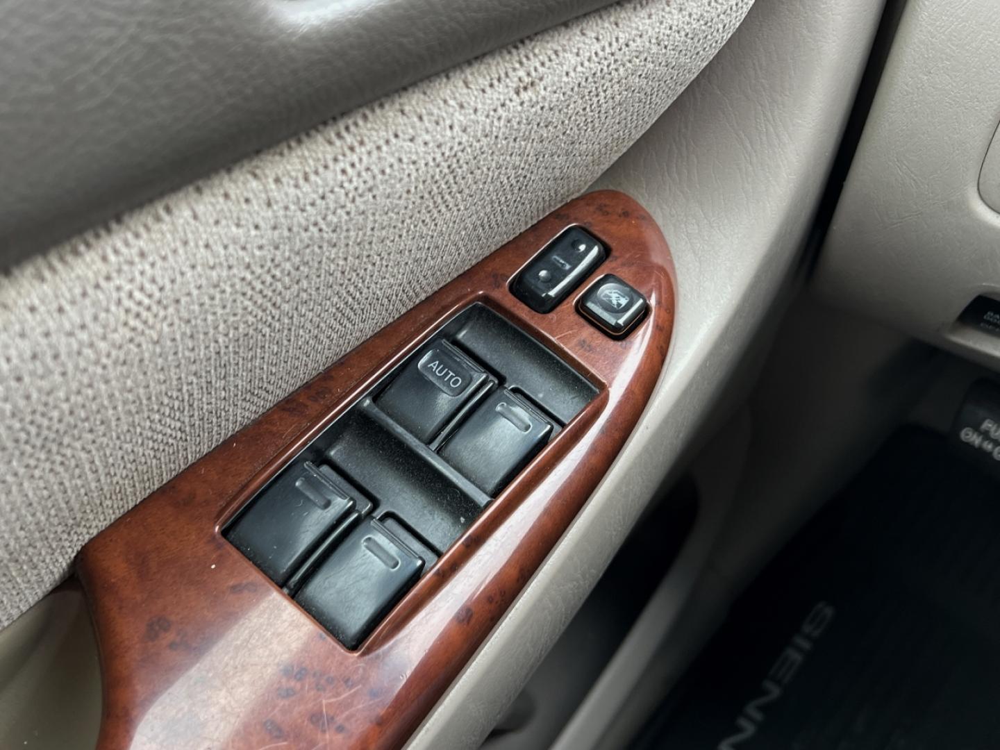 2004 GOLD /Tan Cloth TOYOTA SIENNA XLE (5TDZA22C94S) with an 3.3L V6 engine, Automatic transmission, located at 506 S. Kingshighway, Cape Girardeau, MO, 63703, 37.294994, -89.556206 - 2004 Toyota Sienna XLE 176xxx miles Front Wheel Drive 3.3L V6 Automatic 3rd Row Power Driver Seat Sunroof Cruise Power Windows/Locks/Mirrors We have financing available and we accept trades! Fill out a credit application on our website or come by today! If you have any questions, give us - Photo#26