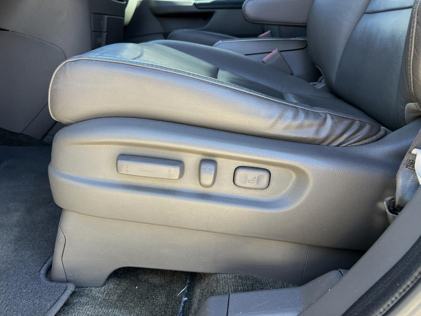 2016 GREY /Gray Leather HONDA ODYSSEY EXL (5FNRL5H60GB) with an 3.5L V6 engine, Automatic transmission, located at 2990 Old Orchard Rd., Jackson, MO, 63755, 37.354214, -89.612106 - 2016 Honda Odyssey EX-L 1-Owner 178xxx miles Front Wheel Drive 3.5L V6 Automatic Leather 3rd Row Power/Heated Seats Backup Camera Sunroof Bluetooth Cruise Power Windows/Locks/Mirrors We have financing available and we accept trades! Fill out a credit application on our website or come - Photo#5