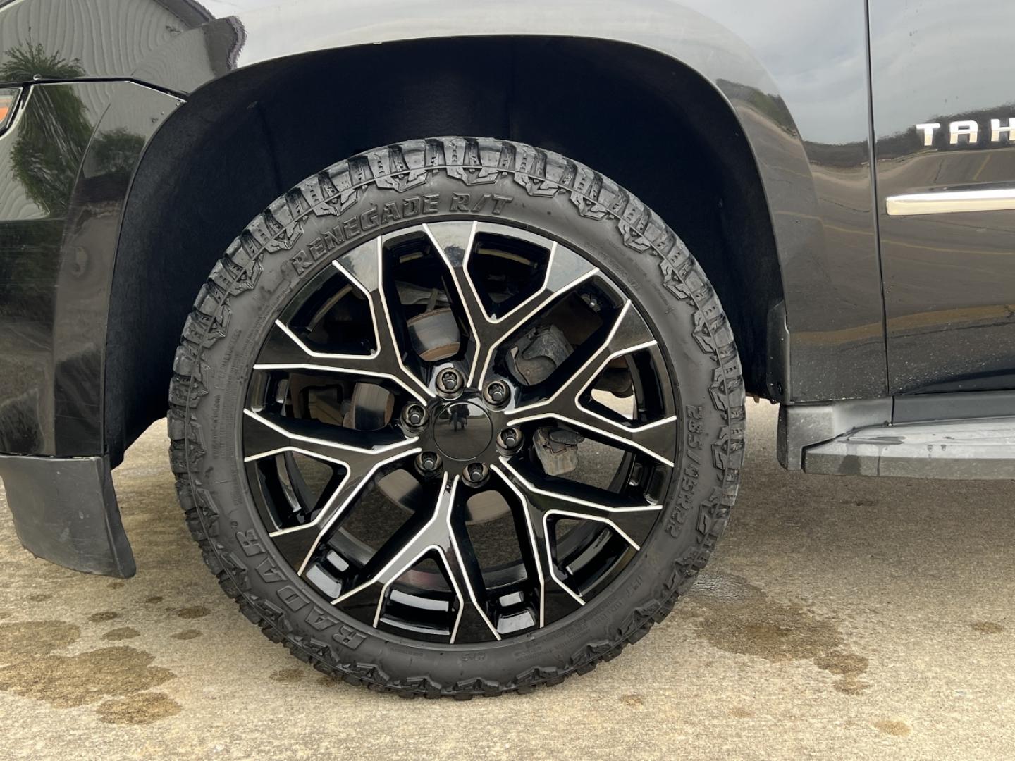 2015 BLACK /Black Leather CHEVROLET TAHOE 1500 LT (1GNSKBKC0FR) with an 5.3L V8 engine, Automatic transmission, located at 2990 Old Orchard Rd., Jackson, MO, 63755, 37.354214, -89.612106 - 2015 Chevrolet Tahoe 1500 LT 111xxx miles 4 Wheel Drive 5.3L V8 Automatic Leather 3rd Row Navigation Backup Camera Power/Heated Seats Bluetooth Remote Start Cruise Power Windows/Locks/Mirrors We have financing available and we accept trades! Fill out a credit application on our website - Photo#40
