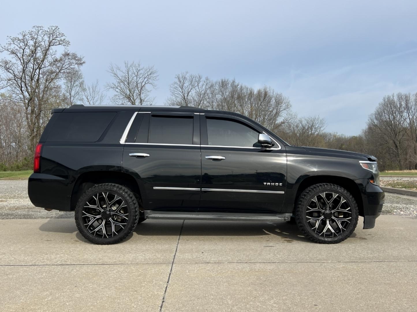 2015 BLACK /Black Leather CHEVROLET TAHOE 1500 LT (1GNSKBKC0FR) with an 5.3L V8 engine, Automatic transmission, located at 2990 Old Orchard Rd., Jackson, MO, 63755, 37.354214, -89.612106 - 2015 Chevrolet Tahoe 1500 LT 111xxx miles 4 Wheel Drive 5.3L V8 Automatic Leather 3rd Row Navigation Backup Camera Power/Heated Seats Bluetooth Remote Start Cruise Power Windows/Locks/Mirrors We have financing available and we accept trades! Fill out a credit application on our website - Photo#10