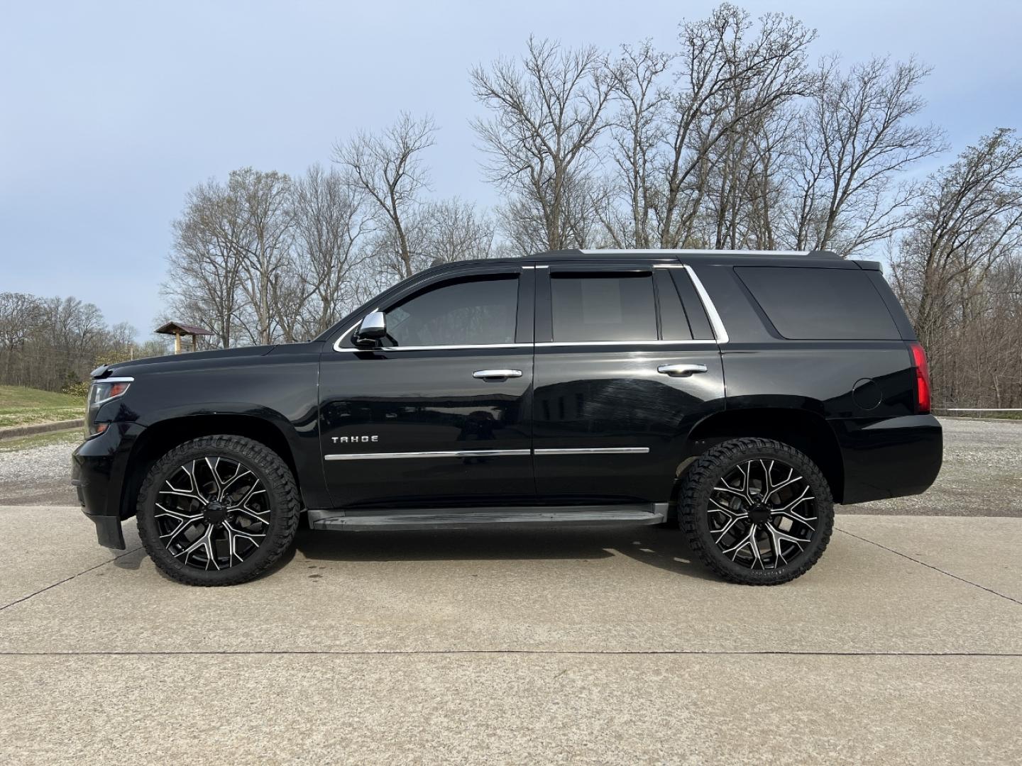 2015 BLACK /Black Leather CHEVROLET TAHOE 1500 LT (1GNSKBKC0FR) with an 5.3L V8 engine, Automatic transmission, located at 2990 Old Orchard Rd., Jackson, MO, 63755, 37.354214, -89.612106 - 2015 Chevrolet Tahoe 1500 LT 111xxx miles 4 Wheel Drive 5.3L V8 Automatic Leather 3rd Row Navigation Backup Camera Power/Heated Seats Bluetooth Remote Start Cruise Power Windows/Locks/Mirrors We have financing available and we accept trades! Fill out a credit application on our website - Photo#9