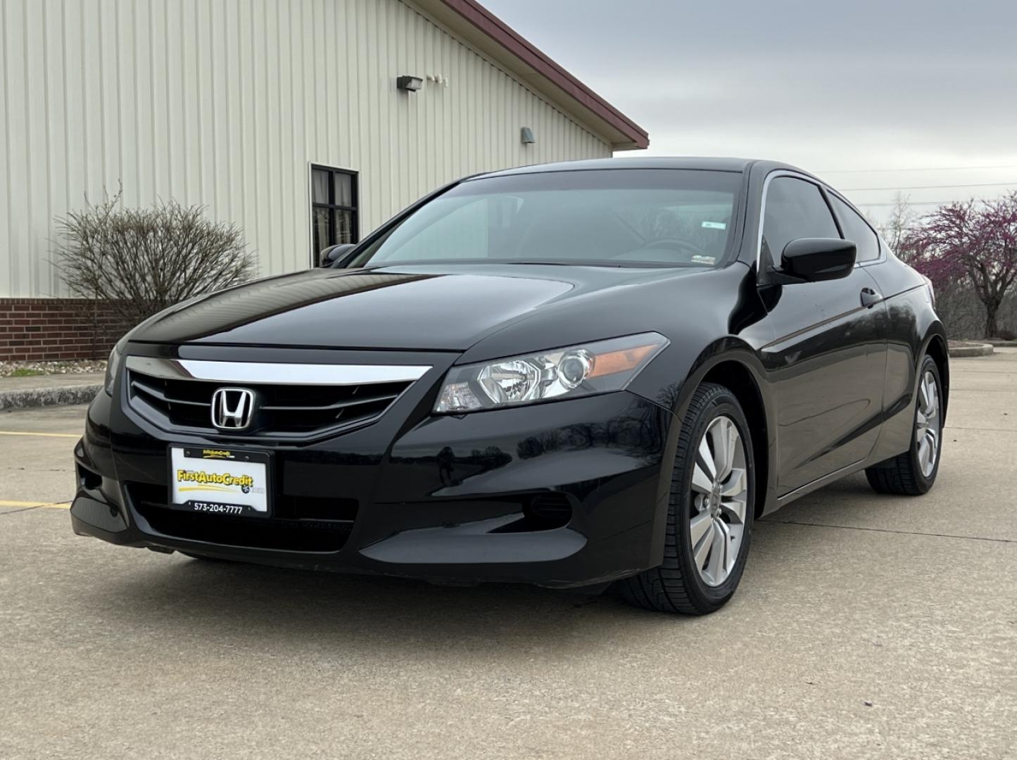 2012 BLACK /Black Leather HONDA ACCORD EXL (1HGCS1B88CA) with an 2.4L 4 Cyl. engine, Automatic transmission, located at 2990 Old Orchard Rd., Jackson, MO, 63755, 37.354214, -89.612106 - 2012 Honda Accord EX-L 121xxx miles Front Wheel Drive 2.4L 4 Cyl. Automatic Leather Power Driver Seat Heated Seats Sunroof Cruise Power Windows/Locks/Mirrors We have financing available and we accept trades! Fill out a credit application on our website or come by today! If you have any q - Photo#5