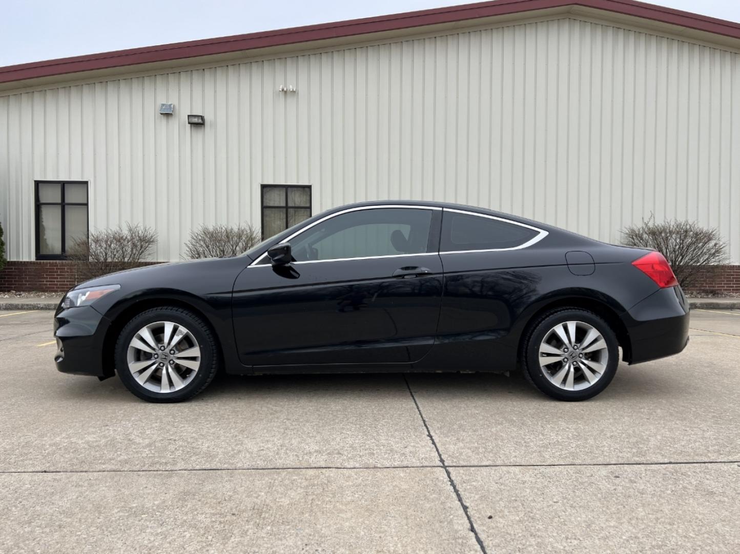 2012 BLACK /Black Leather HONDA ACCORD EXL (1HGCS1B88CA) with an 2.4L 4 Cyl. engine, Automatic transmission, located at 2990 Old Orchard Rd., Jackson, MO, 63755, 37.354214, -89.612106 - 2012 Honda Accord EX-L 121xxx miles Front Wheel Drive 2.4L 4 Cyl. Automatic Leather Power Driver Seat Heated Seats Sunroof Cruise Power Windows/Locks/Mirrors We have financing available and we accept trades! Fill out a credit application on our website or come by today! If you have any q - Photo#6