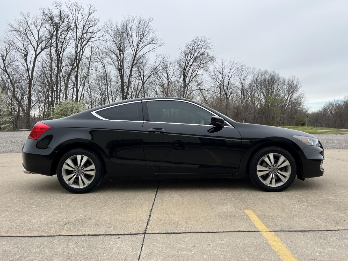 2012 BLACK /Black Leather HONDA ACCORD EXL (1HGCS1B88CA) with an 2.4L 4 Cyl. engine, Automatic transmission, located at 2990 Old Orchard Rd., Jackson, MO, 63755, 37.354214, -89.612106 - 2012 Honda Accord EX-L 121xxx miles Front Wheel Drive 2.4L 4 Cyl. Automatic Leather Power Driver Seat Heated Seats Sunroof Cruise Power Windows/Locks/Mirrors We have financing available and we accept trades! Fill out a credit application on our website or come by today! If you have any q - Photo#7