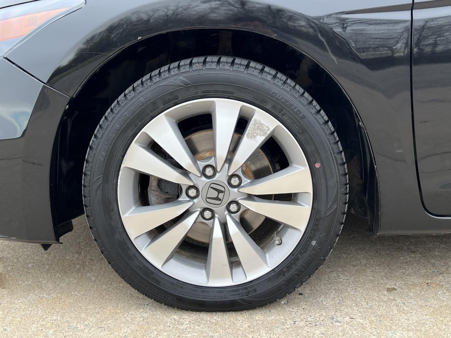 2012 BLACK /Black Leather HONDA ACCORD EXL (1HGCS1B88CA) with an 2.4L 4 Cyl. engine, Automatic transmission, located at 2990 Old Orchard Rd., Jackson, MO, 63755, 37.354214, -89.612106 - 2012 Honda Accord EX-L 121xxx miles Front Wheel Drive 2.4L 4 Cyl. Automatic Leather Power Driver Seat Heated Seats Sunroof Cruise Power Windows/Locks/Mirrors We have financing available and we accept trades! Fill out a credit application on our website or come by today! If you have any q - Photo#30