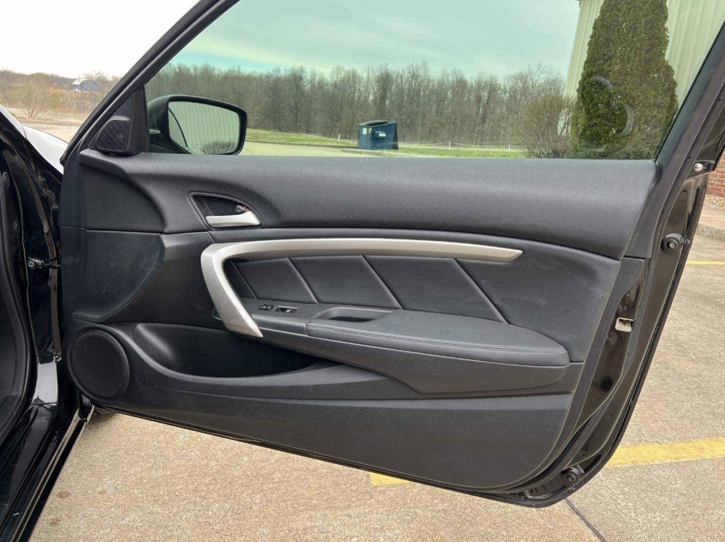 2012 BLACK /Black Leather HONDA ACCORD EXL (1HGCS1B88CA) with an 2.4L 4 Cyl. engine, Automatic transmission, located at 2990 Old Orchard Rd., Jackson, MO, 63755, 37.354214, -89.612106 - 2012 Honda Accord EX-L 121xxx miles Front Wheel Drive 2.4L 4 Cyl. Automatic Leather Power Driver Seat Heated Seats Sunroof Cruise Power Windows/Locks/Mirrors We have financing available and we accept trades! Fill out a credit application on our website or come by today! If you have any q - Photo#14