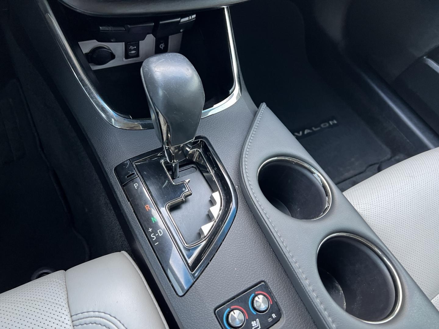 2017 BLACK /Gray Leather TOYOTA AVALON XLE (4T1BK1EB6HU) with an 3.5L V6 engine, Automatic transmission, located at 2990 Old Orchard Rd., Jackson, MO, 63755, 37.354214, -89.612106 - 2017 Toyota Avalon XLE 1-Owner 127xxx miles Front Wheel Drive 3.5L V6 Automatic Leather Navigation Power/Heated/Cooled Seats Heated Rear Seats Backup Camera Sunroof Bluetooth Cruise Power Windows/Locks/Mirrors We have financing available and we accept trades! Fill out a credit applica - Photo#27