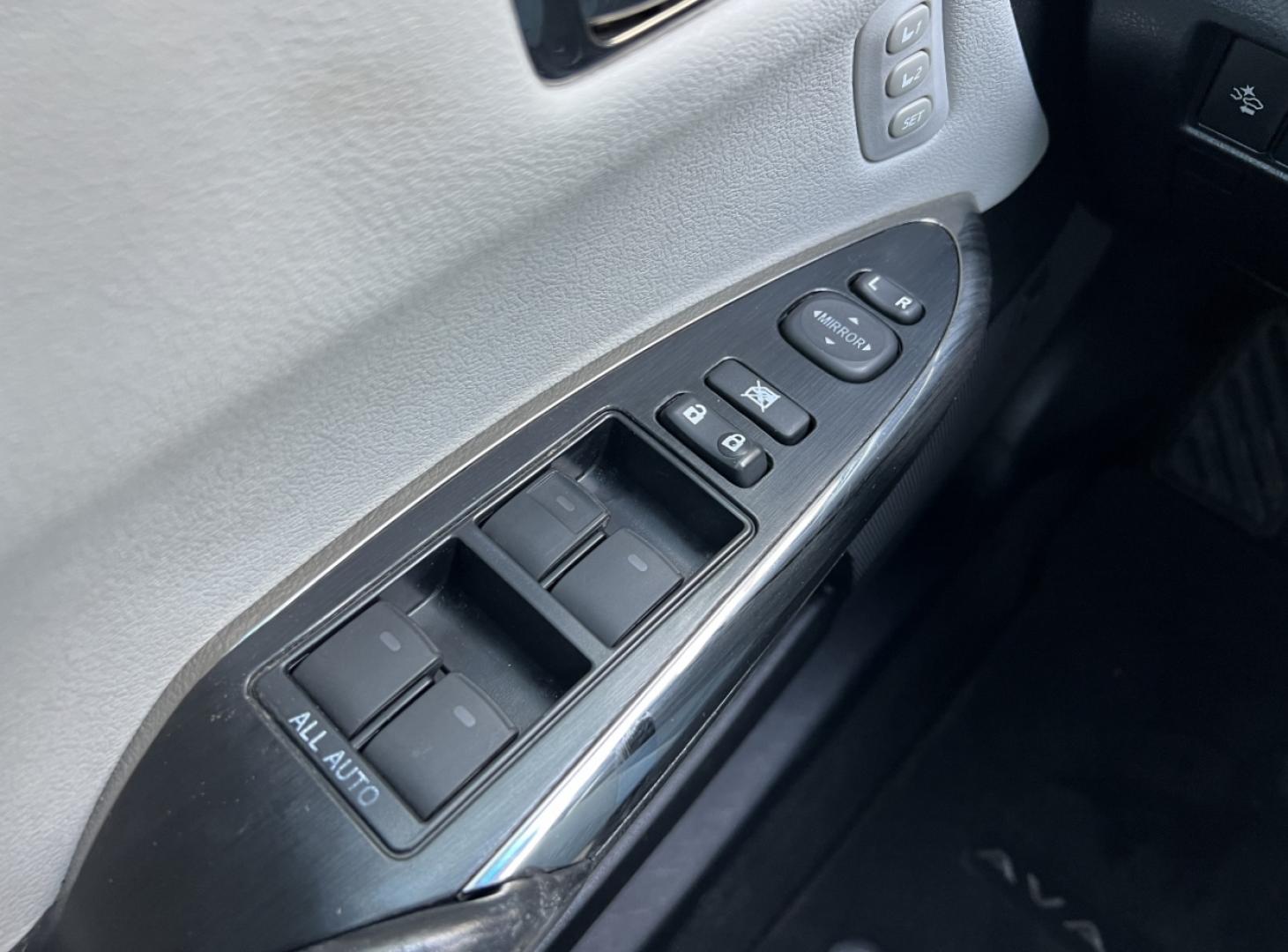 2017 BLACK /Gray Leather TOYOTA AVALON XLE (4T1BK1EB6HU) with an 3.5L V6 engine, Automatic transmission, located at 2990 Old Orchard Rd., Jackson, MO, 63755, 37.354214, -89.612106 - 2017 Toyota Avalon XLE 1-Owner 127xxx miles Front Wheel Drive 3.5L V6 Automatic Leather Navigation Power/Heated/Cooled Seats Heated Rear Seats Backup Camera Sunroof Bluetooth Cruise Power Windows/Locks/Mirrors We have financing available and we accept trades! Fill out a credit applica - Photo#31