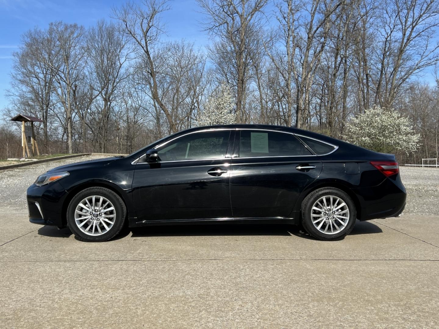 2017 BLACK /Gray Leather TOYOTA AVALON XLE (4T1BK1EB6HU) with an 3.5L V6 engine, Automatic transmission, located at 2990 Old Orchard Rd., Jackson, MO, 63755, 37.354214, -89.612106 - 2017 Toyota Avalon XLE 1-Owner 127xxx miles Front Wheel Drive 3.5L V6 Automatic Leather Navigation Power/Heated/Cooled Seats Heated Rear Seats Backup Camera Sunroof Bluetooth Cruise Power Windows/Locks/Mirrors We have financing available and we accept trades! Fill out a credit applica - Photo#9