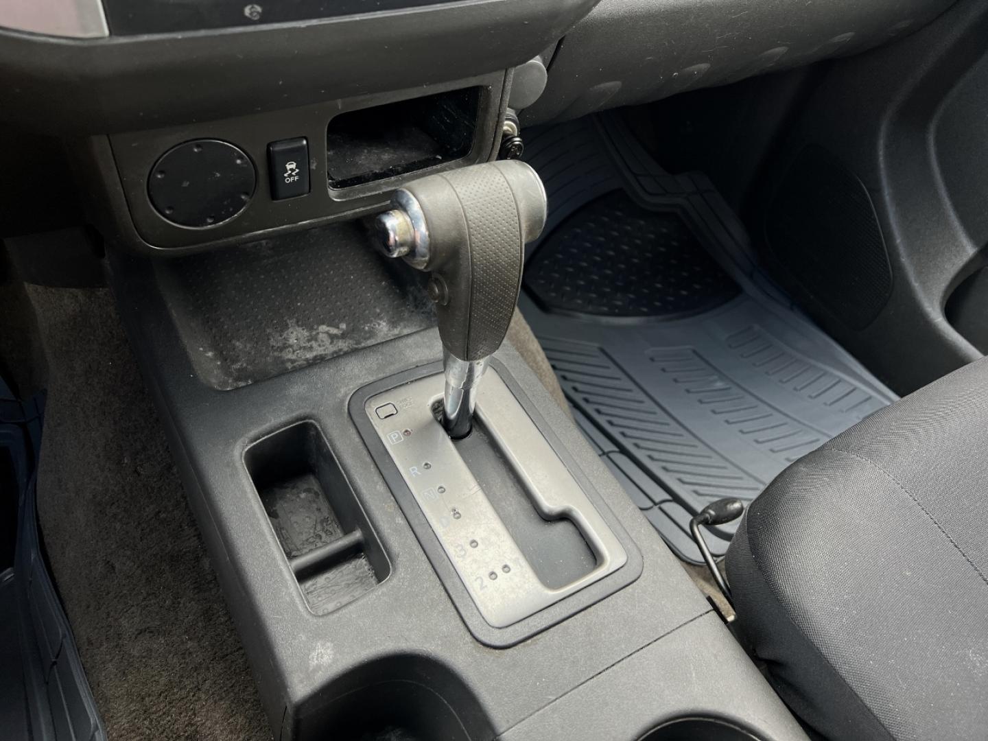 2015 SILVER /Black Cloth NISSAN FRONTIER S (1N6BD0CT5FN) with an 2.5L 4 Cyl. engine, Automatic transmission, located at 2990 Old Orchard Rd., Jackson, MO, 63755, 37.354214, -89.612106 - 2015 Nissan Frontier S 128xxx miles Rear Wheel Drive 2.5L 4 Cyl. Automatic Cruise We have financing available and we accept trades! Fill out a credit application on our website or come by today! If you have any questions, give us a call at (573) 204-7777 or visit our website at firstautocredi - Photo#21