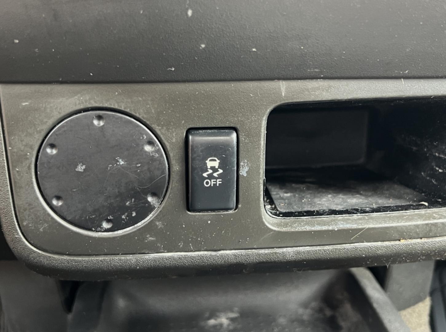 2015 SILVER /Black Cloth NISSAN FRONTIER S (1N6BD0CT5FN) with an 2.5L 4 Cyl. engine, Automatic transmission, located at 2990 Old Orchard Rd., Jackson, MO, 63755, 37.354214, -89.612106 - 2015 Nissan Frontier S 128xxx miles Rear Wheel Drive 2.5L 4 Cyl. Automatic Cruise We have financing available and we accept trades! Fill out a credit application on our website or come by today! If you have any questions, give us a call at (573) 204-7777 or visit our website at firstautocredi - Photo#25