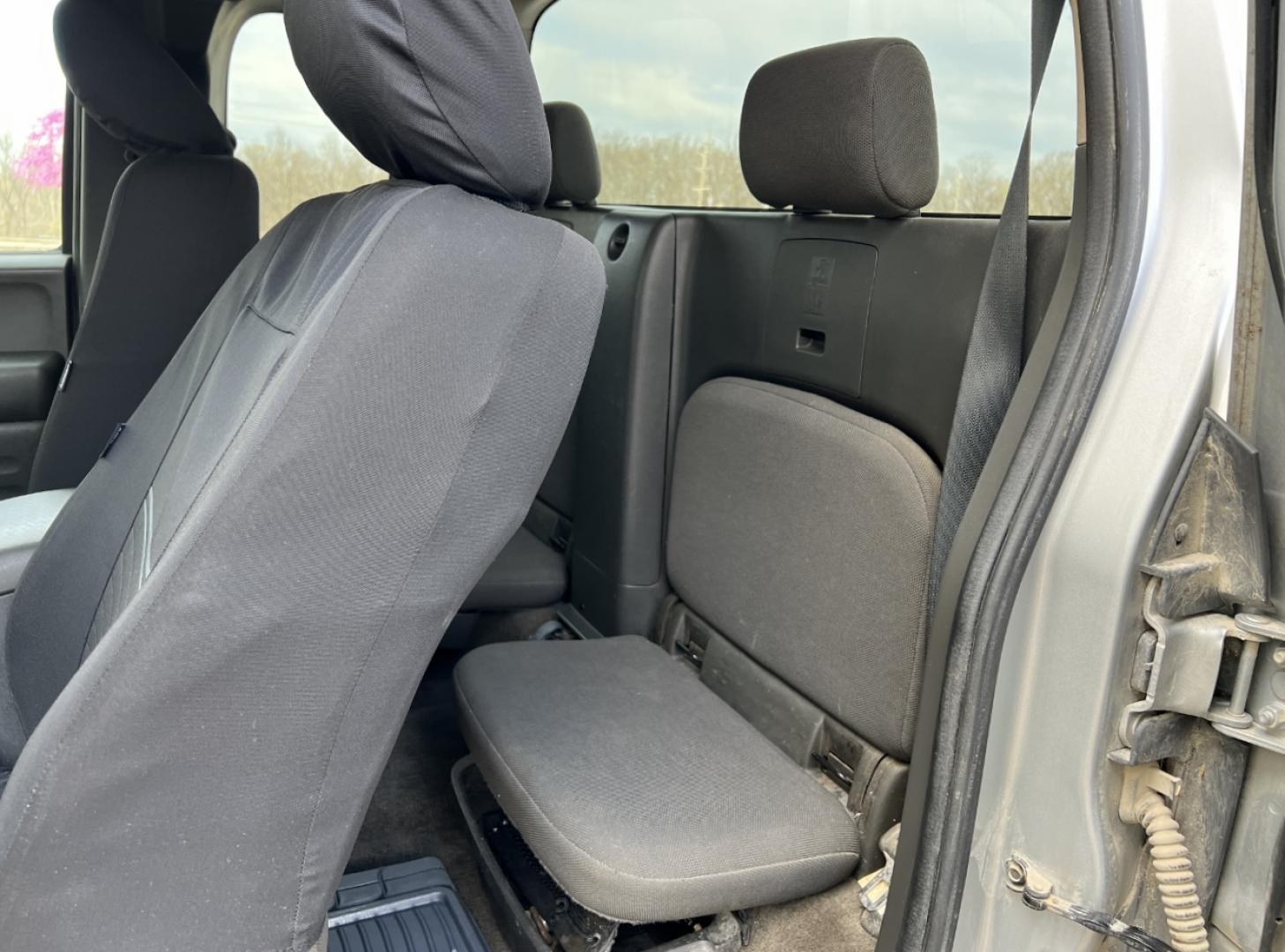 2015 SILVER /Black Cloth NISSAN FRONTIER S (1N6BD0CT5FN) with an 2.5L 4 Cyl. engine, Automatic transmission, located at 2990 Old Orchard Rd., Jackson, MO, 63755, 37.354214, -89.612106 - 2015 Nissan Frontier S 128xxx miles Rear Wheel Drive 2.5L 4 Cyl. Automatic Cruise We have financing available and we accept trades! Fill out a credit application on our website or come by today! If you have any questions, give us a call at (573) 204-7777 or visit our website at firstautocredi - Photo#13