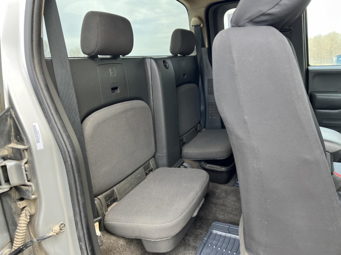 2015 SILVER /Black Cloth NISSAN FRONTIER S (1N6BD0CT5FN) with an 2.5L 4 Cyl. engine, Automatic transmission, located at 2990 Old Orchard Rd., Jackson, MO, 63755, 37.354214, -89.612106 - 2015 Nissan Frontier S 128xxx miles Rear Wheel Drive 2.5L 4 Cyl. Automatic Cruise We have financing available and we accept trades! Fill out a credit application on our website or come by today! If you have any questions, give us a call at (573) 204-7777 or visit our website at firstautocredi - Photo#15