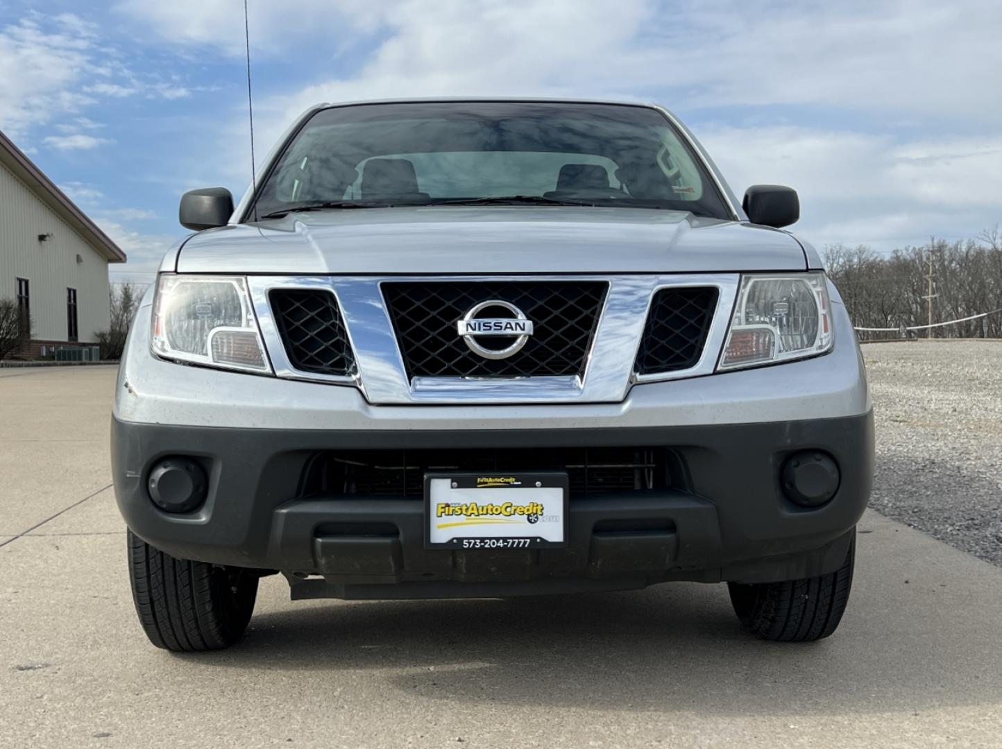 2015 SILVER /Black Cloth NISSAN FRONTIER S (1N6BD0CT5FN) with an 2.5L 4 Cyl. engine, Automatic transmission, located at 2990 Old Orchard Rd., Jackson, MO, 63755, 37.354214, -89.612106 - 2015 Nissan Frontier S 128xxx miles Rear Wheel Drive 2.5L 4 Cyl. Automatic Cruise We have financing available and we accept trades! Fill out a credit application on our website or come by today! If you have any questions, give us a call at (573) 204-7777 or visit our website at firstautocredi - Photo#8