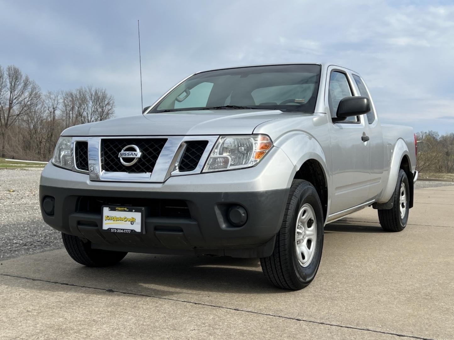 2015 SILVER /Black Cloth NISSAN FRONTIER S (1N6BD0CT5FN) with an 2.5L 4 Cyl. engine, Automatic transmission, located at 2990 Old Orchard Rd., Jackson, MO, 63755, 37.354214, -89.612106 - 2015 Nissan Frontier S 128xxx miles Rear Wheel Drive 2.5L 4 Cyl. Automatic Cruise We have financing available and we accept trades! Fill out a credit application on our website or come by today! If you have any questions, give us a call at (573) 204-7777 or visit our website at firstautocredi - Photo#2
