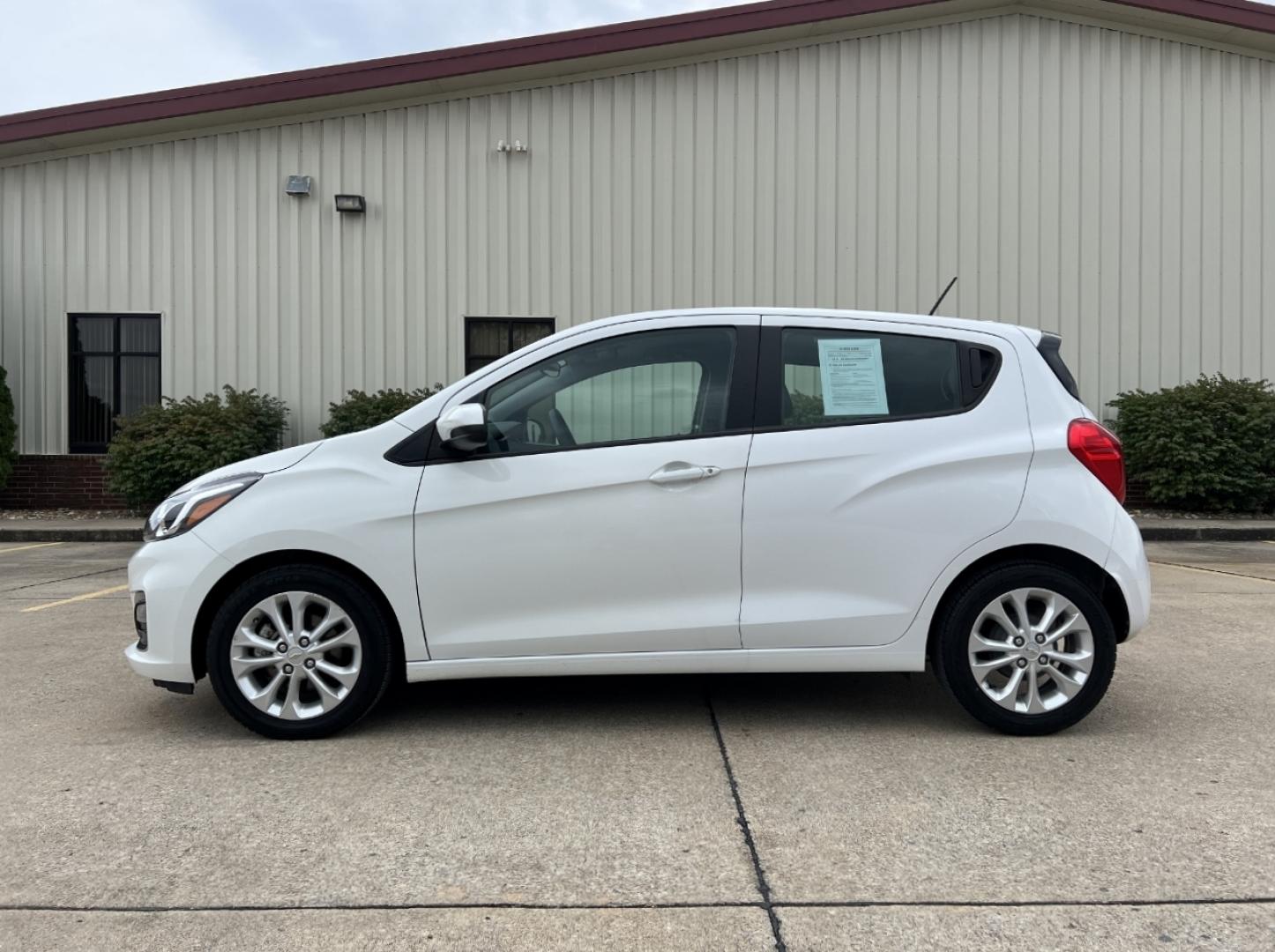 2021 WHITE /Black Cloth CHEVROLET SPARK 1LT (KL8CD6SA8MC) with an 1.4L 4 Cyl. engine, Continuously Variable transmission, located at 506 S. Kingshighway, Cape Girardeau, MO, 63703, (573) 235-5000, 37.294994, -89.556206 - 2021 Chevrolet Spark LT 1-Owner 70xxx miles Front Wheel Drive 1.4L 4 Cyl. Automatic Backup Camera Bluetooth Cruise Power Windows/Locks/Mirrors We have financing available and we accept trades! Fill out a credit application on our website or come by today! If you have any questions, give u - Photo#4