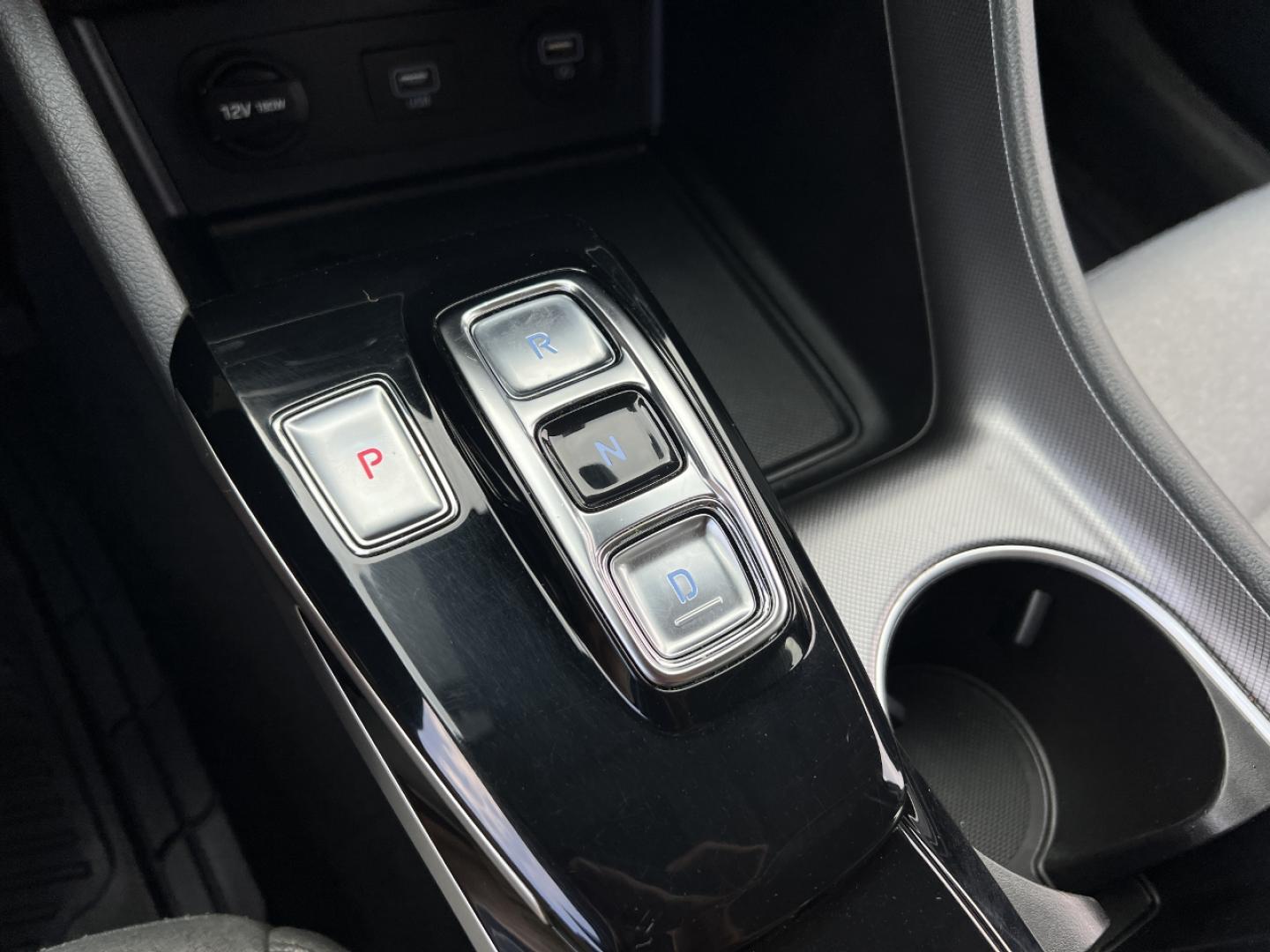 2020 WHITE /Gray HYUNDAI SONATA SE (5NPEG4JA1LH) with an 2.5L 4 Cyl. engine, Automatic transmission, located at 506 S. Kingshighway, Cape Girardeau, MO, 63703, (573) 235-5000, 37.294994, -89.556206 - 2020 Hyundai Sonata SE 95xxx miles Front Wheel Drive 2.5L 4 Cyl. Automatic Backup Camera Bluetooth Cruise Power Windows/Locks/Mirrors We have financing available and we accept trades! Fill out a credit application on our website or come by today! If you have any questions, give us a call a - Photo#20