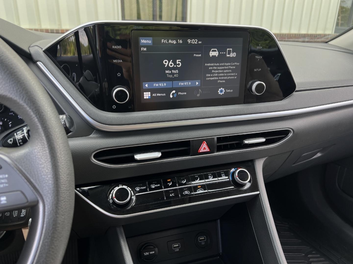 2020 WHITE /Gray HYUNDAI SONATA SE (5NPEG4JA1LH) with an 2.5L 4 Cyl. engine, Automatic transmission, located at 506 S. Kingshighway, Cape Girardeau, MO, 63703, (573) 235-5000, 37.294994, -89.556206 - 2020 Hyundai Sonata SE 95xxx miles Front Wheel Drive 2.5L 4 Cyl. Automatic Backup Camera Bluetooth Cruise Power Windows/Locks/Mirrors We have financing available and we accept trades! Fill out a credit application on our website or come by today! If you have any questions, give us a call a - Photo#22