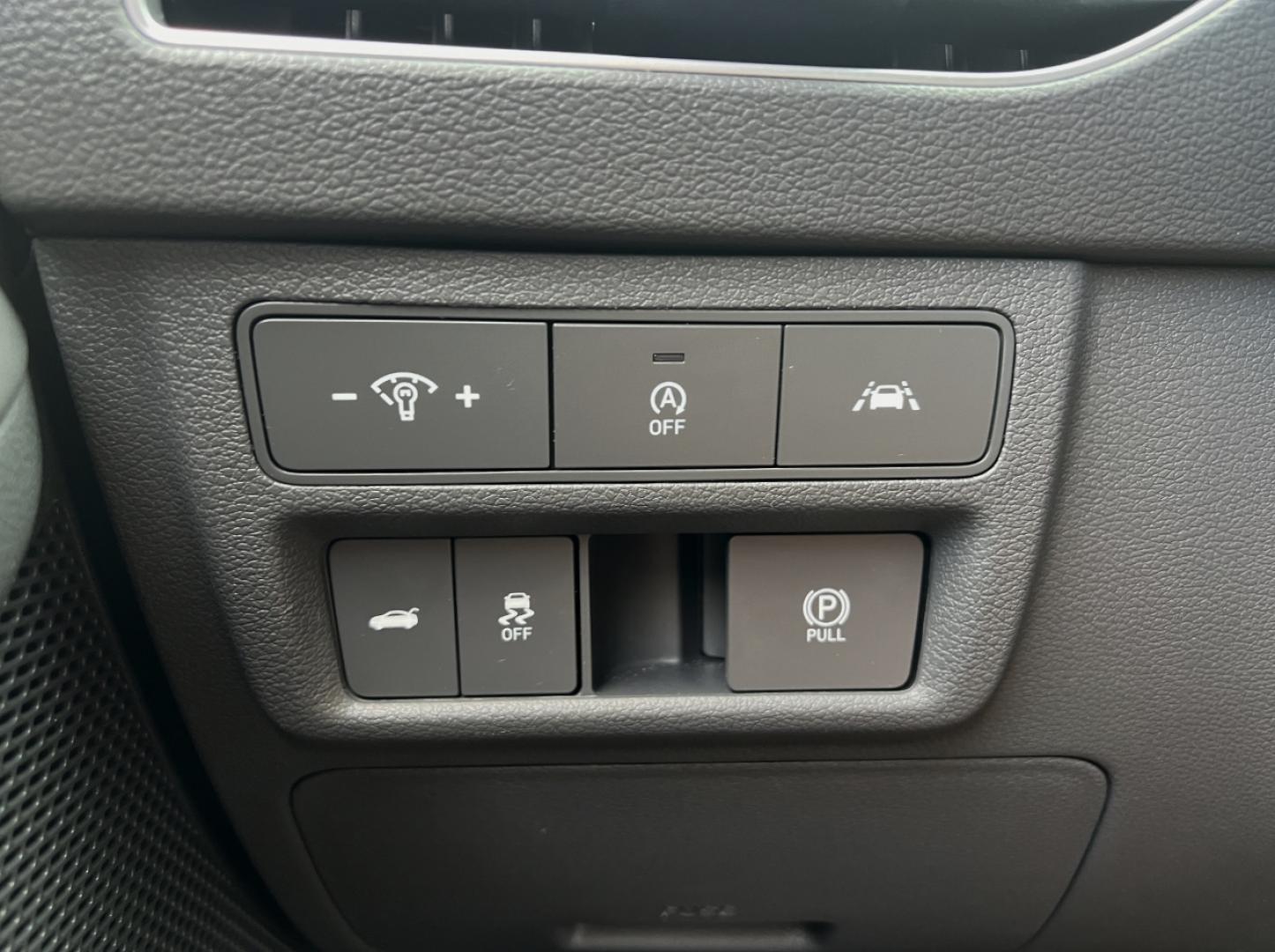 2020 WHITE /Gray HYUNDAI SONATA SE (5NPEG4JA1LH) with an 2.5L 4 Cyl. engine, Automatic transmission, located at 506 S. Kingshighway, Cape Girardeau, MO, 63703, (573) 235-5000, 37.294994, -89.556206 - 2020 Hyundai Sonata SE 95xxx miles Front Wheel Drive 2.5L 4 Cyl. Automatic Backup Camera Bluetooth Cruise Power Windows/Locks/Mirrors We have financing available and we accept trades! Fill out a credit application on our website or come by today! If you have any questions, give us a call a - Photo#27