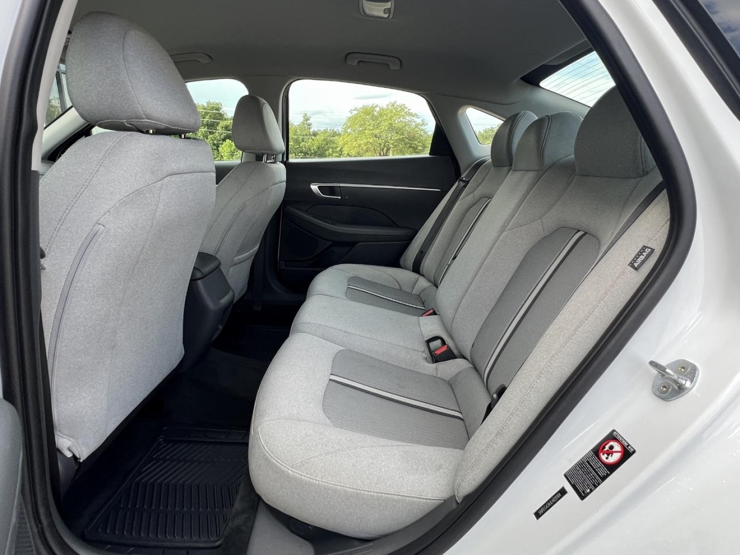 2020 WHITE /Gray HYUNDAI SONATA SE (5NPEG4JA1LH) with an 2.5L 4 Cyl. engine, Automatic transmission, located at 506 S. Kingshighway, Cape Girardeau, MO, 63703, (573) 235-5000, 37.294994, -89.556206 - 2020 Hyundai Sonata SE 95xxx miles Front Wheel Drive 2.5L 4 Cyl. Automatic Backup Camera Bluetooth Cruise Power Windows/Locks/Mirrors We have financing available and we accept trades! Fill out a credit application on our website or come by today! If you have any questions, give us a call a - Photo#14