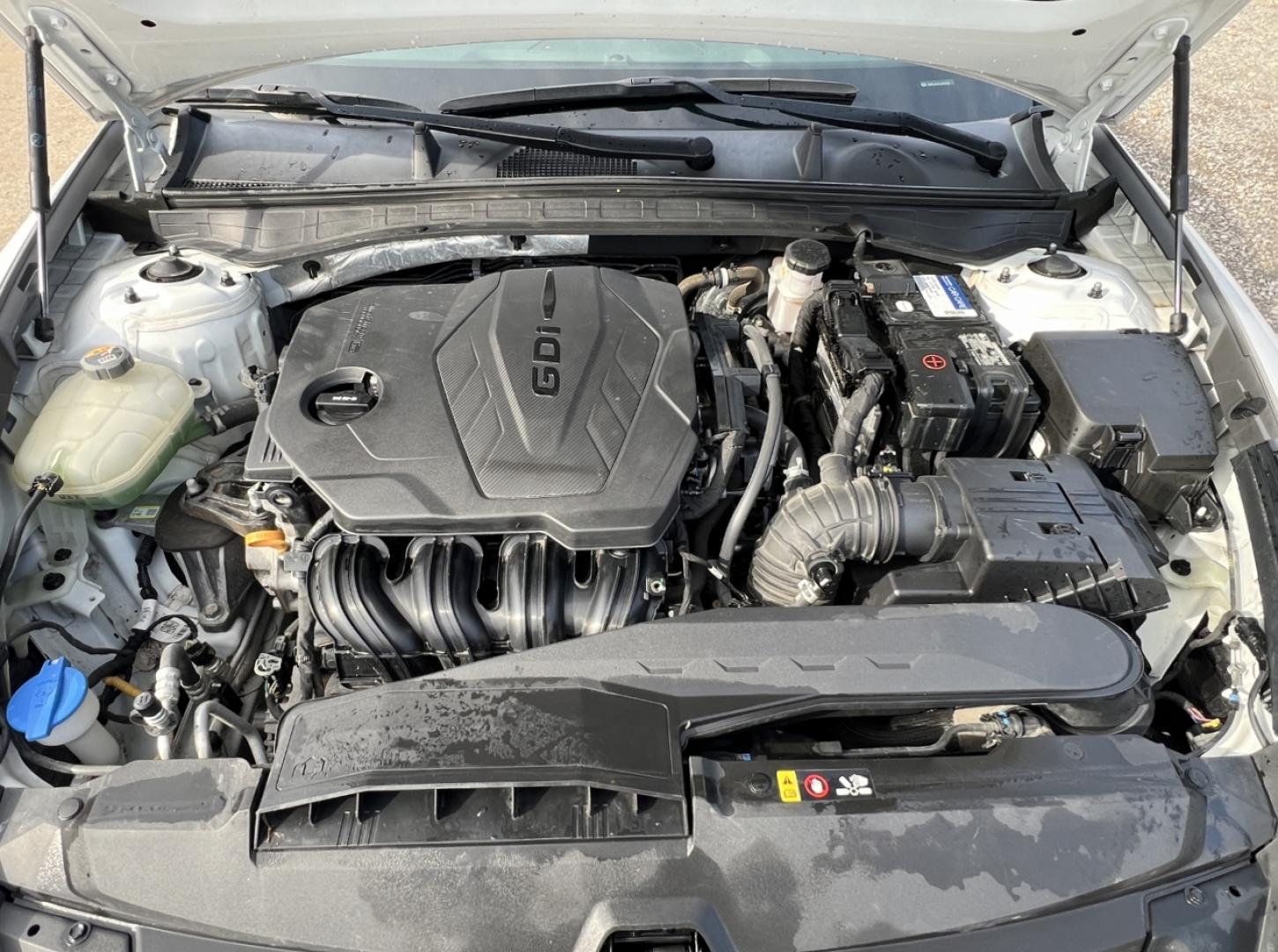 2020 WHITE /Gray HYUNDAI SONATA SE (5NPEG4JA1LH) with an 2.5L 4 Cyl. engine, Automatic transmission, located at 506 S. Kingshighway, Cape Girardeau, MO, 63703, (573) 235-5000, 37.294994, -89.556206 - 2020 Hyundai Sonata SE 95xxx miles Front Wheel Drive 2.5L 4 Cyl. Automatic Backup Camera Bluetooth Cruise Power Windows/Locks/Mirrors We have financing available and we accept trades! Fill out a credit application on our website or come by today! If you have any questions, give us a call a - Photo#29