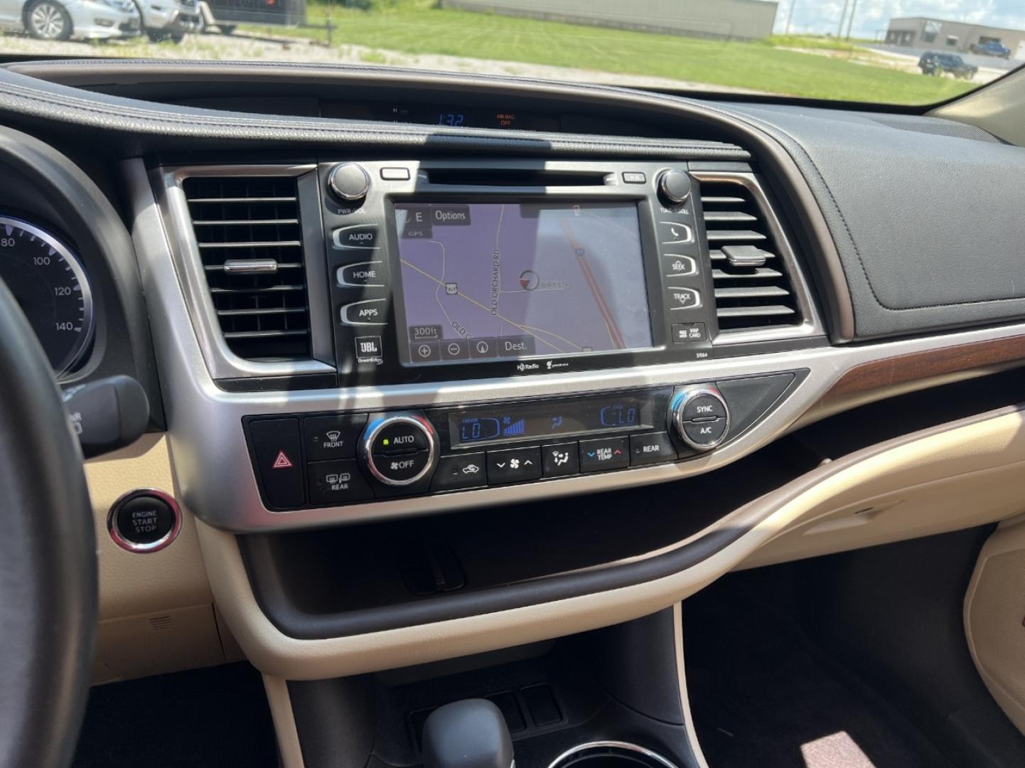 2014 GOLD /Tan Leather TOYOTA HIGHLANDER LIMITED (5TDYKRFH5ES) with an 3.5L V6 engine, Automatic transmission, located at 2990 Old Orchard Rd., Jackson, MO, 63755, 37.354214, -89.612106 - We have financing available and we accept trades! Fill out a credit application on our website or come by today! If you have any questions, give us a call at (573) 204-7777 or visit our website at firstautocredit.com. - Photo#2
