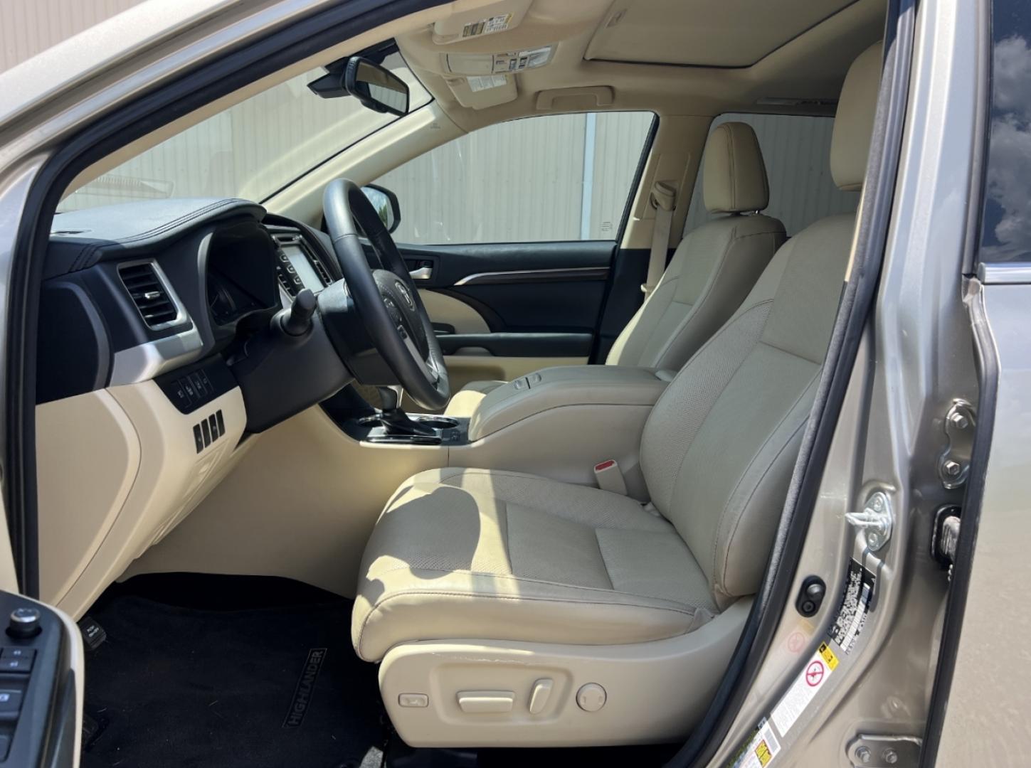 2014 GOLD /Tan Leather TOYOTA HIGHLANDER LIMITED (5TDYKRFH5ES) with an 3.5L V6 engine, Automatic transmission, located at 2990 Old Orchard Rd., Jackson, MO, 63755, 37.354214, -89.612106 - We have financing available and we accept trades! Fill out a credit application on our website or come by today! If you have any questions, give us a call at (573) 204-7777 or visit our website at firstautocredit.com. - Photo#7