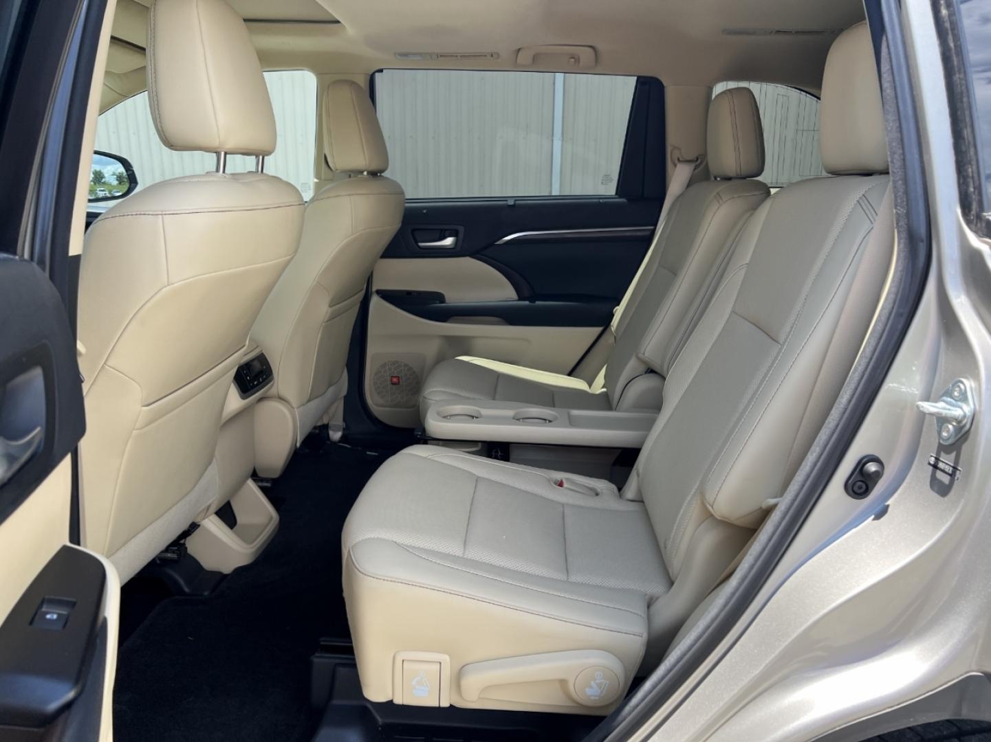 2014 GOLD /Tan Leather TOYOTA HIGHLANDER LIMITED (5TDYKRFH5ES) with an 3.5L V6 engine, Automatic transmission, located at 2990 Old Orchard Rd., Jackson, MO, 63755, 37.354214, -89.612106 - We have financing available and we accept trades! Fill out a credit application on our website or come by today! If you have any questions, give us a call at (573) 204-7777 or visit our website at firstautocredit.com. - Photo#8