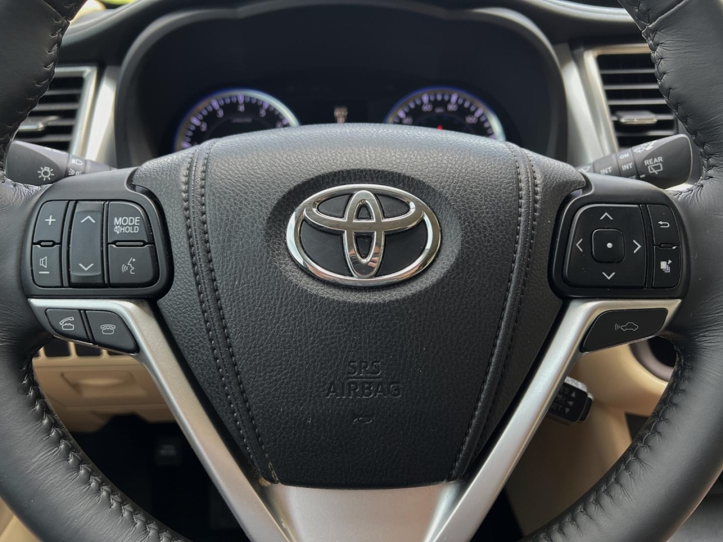 2014 GOLD /Tan Leather TOYOTA HIGHLANDER LIMITED (5TDYKRFH5ES) with an 3.5L V6 engine, Automatic transmission, located at 2990 Old Orchard Rd., Jackson, MO, 63755, 37.354214, -89.612106 - 2014 Toyota Highlander Limited 1-Owner Only 25xxx miles Front Wheel Drive 3.5L V6 Automatic Leather 3rd Row Navigation Power/Heated/Cooled Seats Backup Camera Sunroof Bluetooth Cruise Power Windows/Locks/Mirrors We have financing available and we accept trades! Fill out a credit appl - Photo#25
