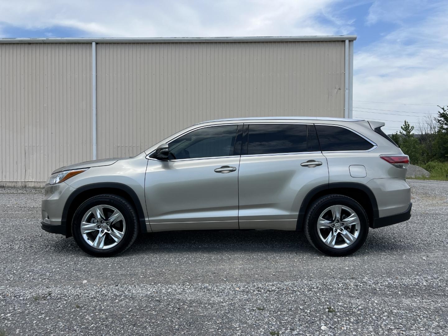 2014 GOLD /Tan Leather TOYOTA HIGHLANDER LIMITED (5TDYKRFH5ES) with an 3.5L V6 engine, Automatic transmission, located at 2990 Old Orchard Rd., Jackson, MO, 63755, 37.354214, -89.612106 - 2014 Toyota Highlander Limited 1-Owner Only 25xxx miles Front Wheel Drive 3.5L V6 Automatic Leather 3rd Row Navigation Power/Heated/Cooled Seats Backup Camera Sunroof Bluetooth Cruise Power Windows/Locks/Mirrors We have financing available and we accept trades! Fill out a credit appl - Photo#8