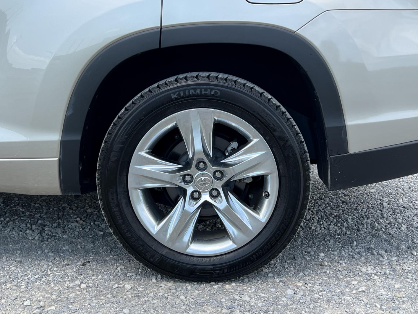 2014 GOLD /Tan Leather TOYOTA HIGHLANDER LIMITED (5TDYKRFH5ES) with an 3.5L V6 engine, Automatic transmission, located at 2990 Old Orchard Rd., Jackson, MO, 63755, 37.354214, -89.612106 - 2014 Toyota Highlander Limited 1-Owner Only 25xxx miles Front Wheel Drive 3.5L V6 Automatic Leather 3rd Row Navigation Power/Heated/Cooled Seats Backup Camera Sunroof Bluetooth Cruise Power Windows/Locks/Mirrors We have financing available and we accept trades! Fill out a credit appl - Photo#40